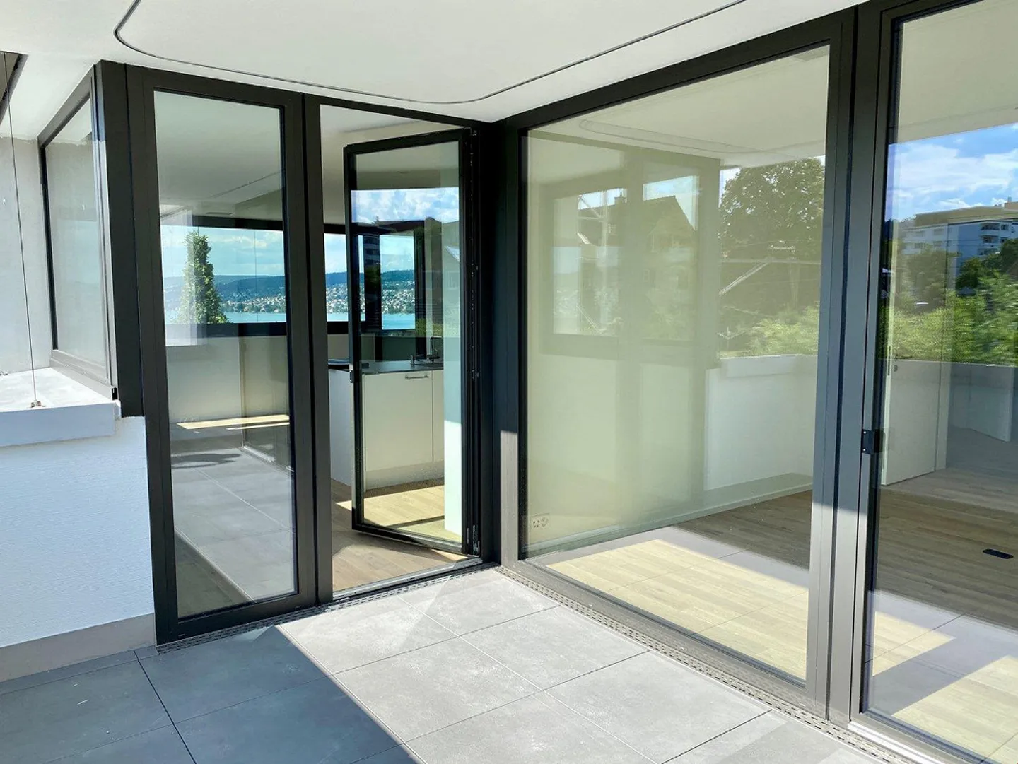 Appartement moderne et lumineux de 1,5 pièce avec vue sur le lac ! - Photo 5 sur 9