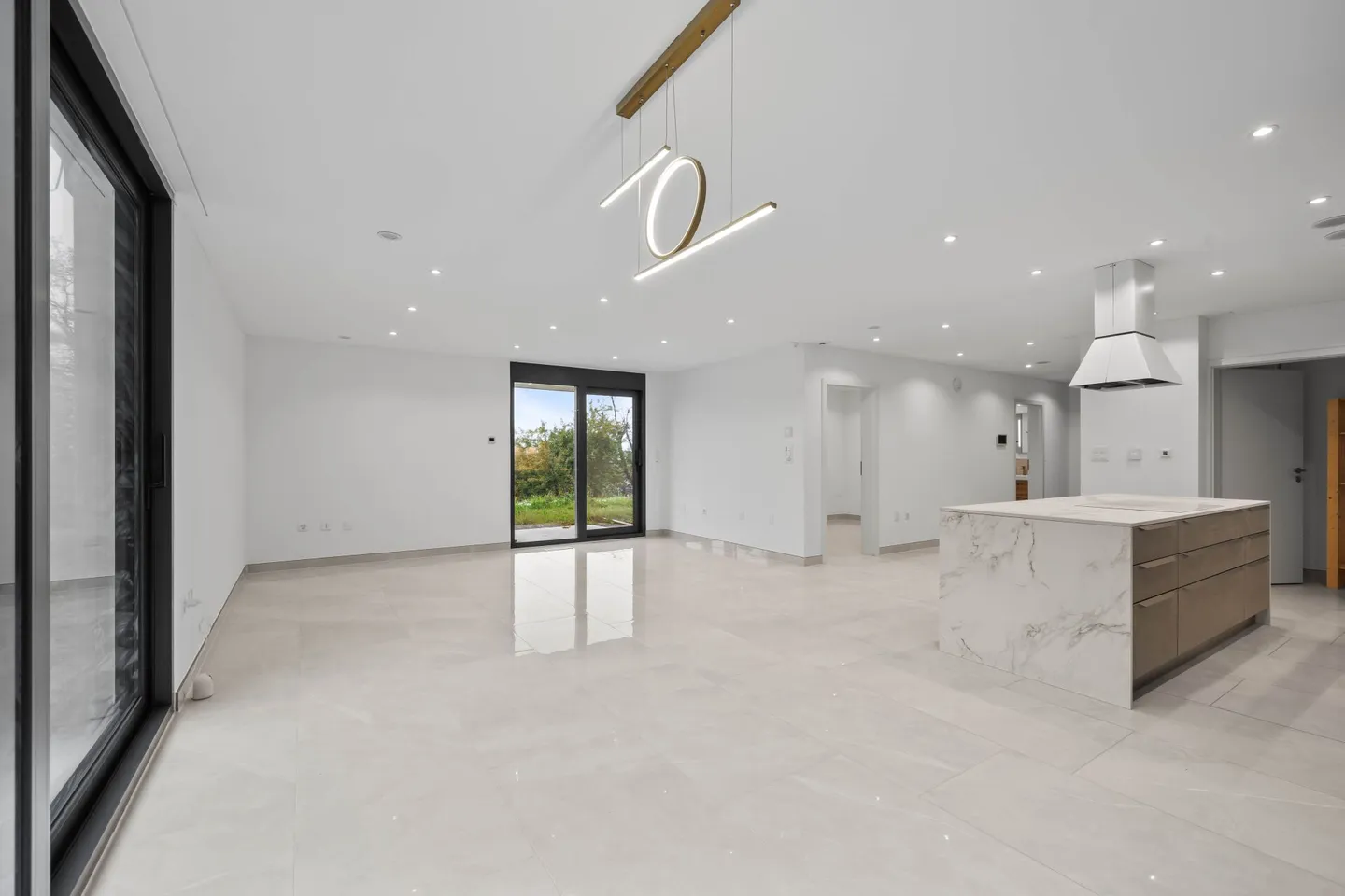 Casa unifamiliare moderna di 5,5 stanze con arredi di alta qualità e comfort abitativo intelligente. - Foto 5 di 24