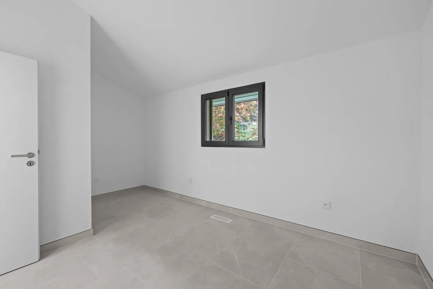 Casa unifamiliare moderna di 5,5 stanze con arredi di alta qualità e comfort abitativo intelligente. - Foto 9 di 24