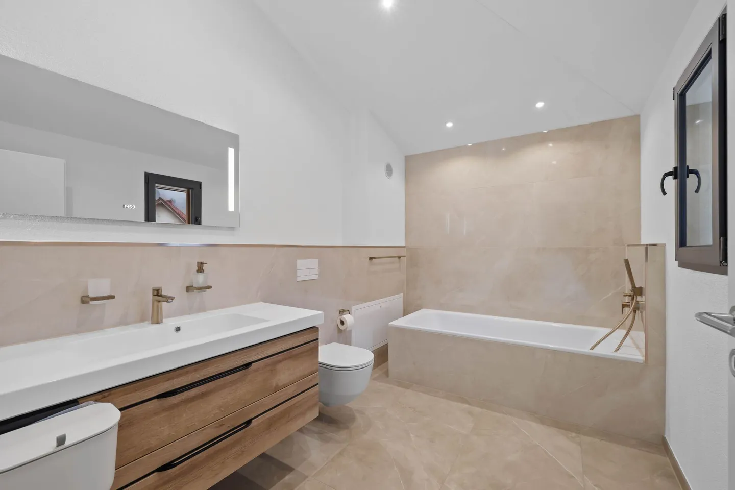 Casa unifamiliare moderna di 5,5 stanze con arredi di alta qualità e comfort abitativo intelligente. - Foto 16 di 24