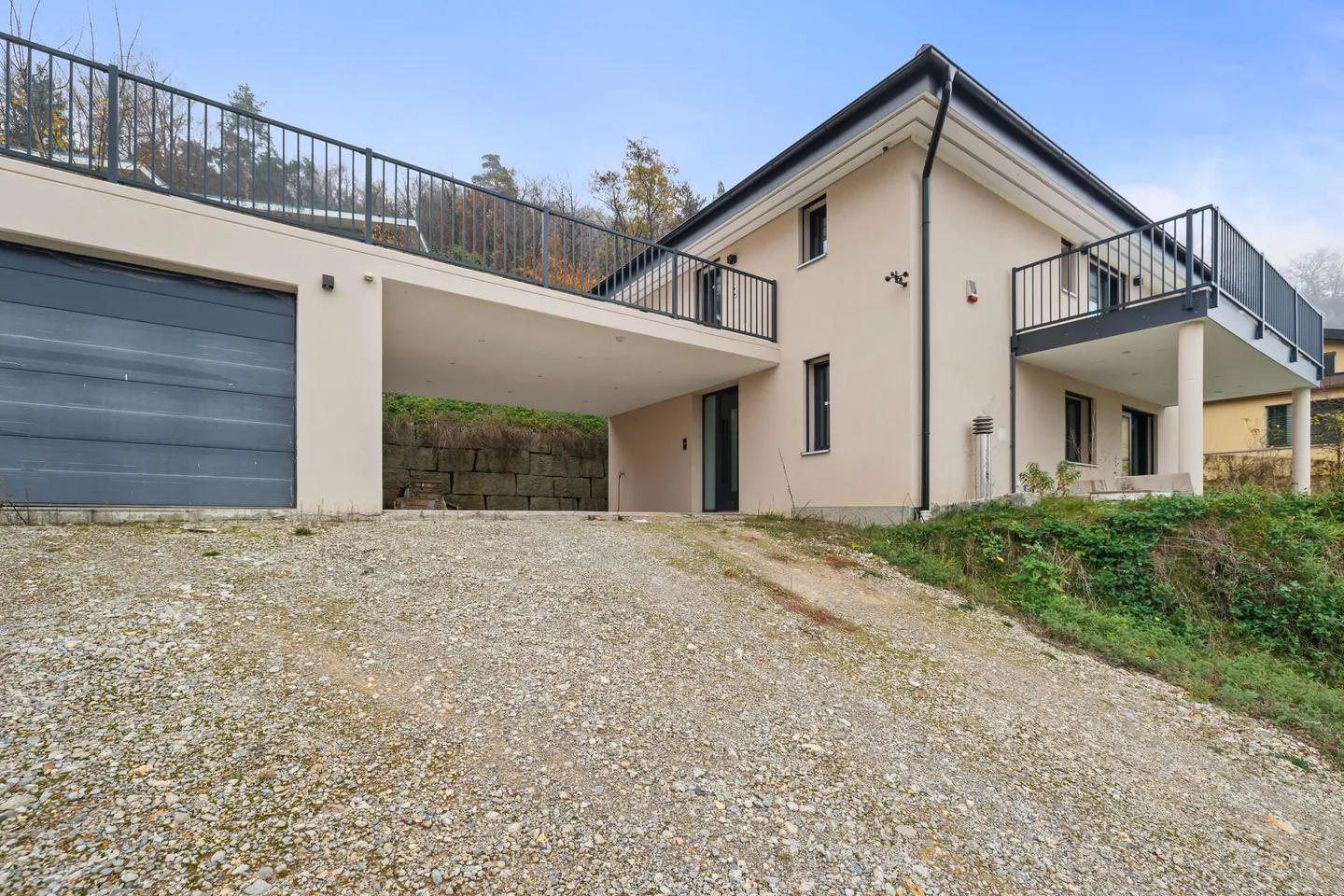 Casa unifamiliare moderna di 5,5 stanze con arredi di alta qualità e comfort abitativo intelligente. - Foto 1 di 24