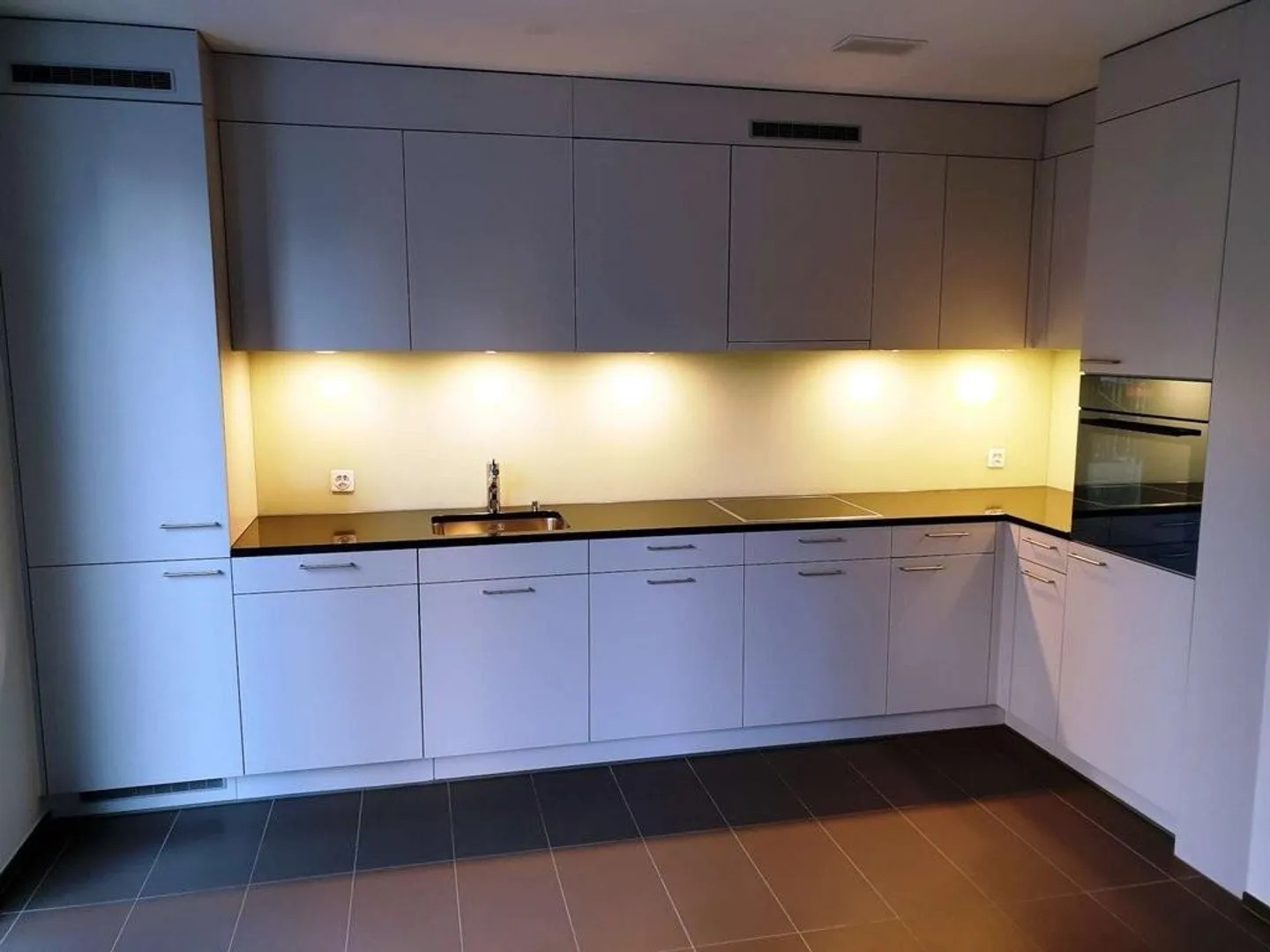 3.5 Room Maisonette Apartment in the Heart of Wiedikon - Photo 3 of 10