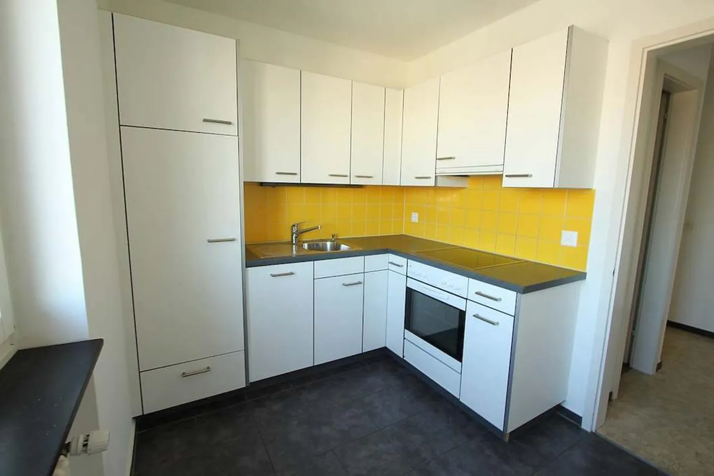 Beautiful 2-room apartment - Photo 2 of 7