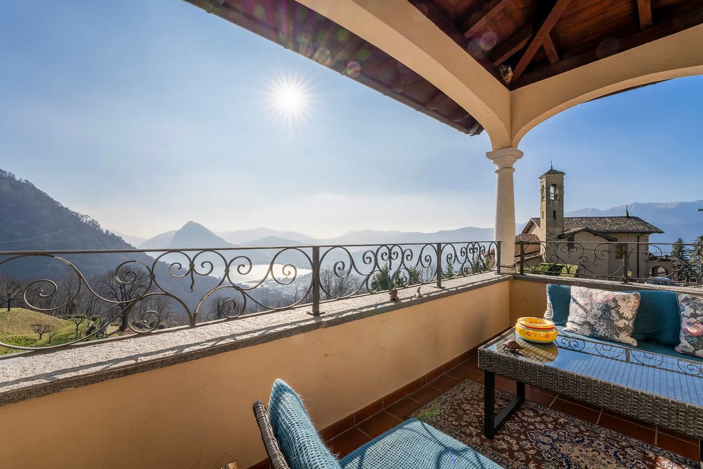 Zwischen Natur und Stadt, elegante Traumvilla mit Seeblick - Foto 3 di 6