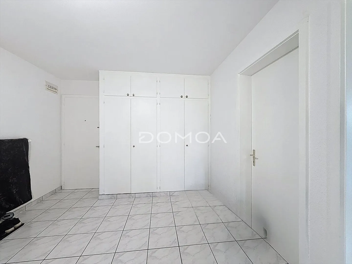 Schöne 4,5-Zimmer-Wohnung mit Terrasse, ideal für Investoren oder Erstkäufer - Foto 3 von 7