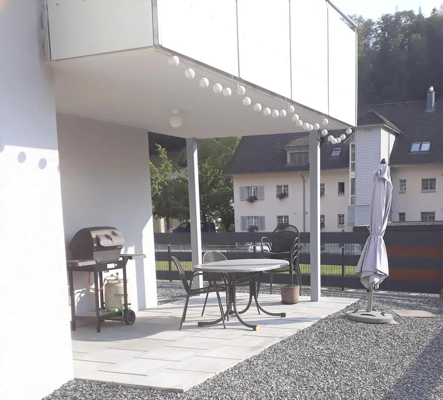 In casa a 4 famiglie, in affitto appartamento di 3,5 locali, vasca idromassaggio, carport e spazio di stoccaggio, ripostiglio - Foto 4 di 10