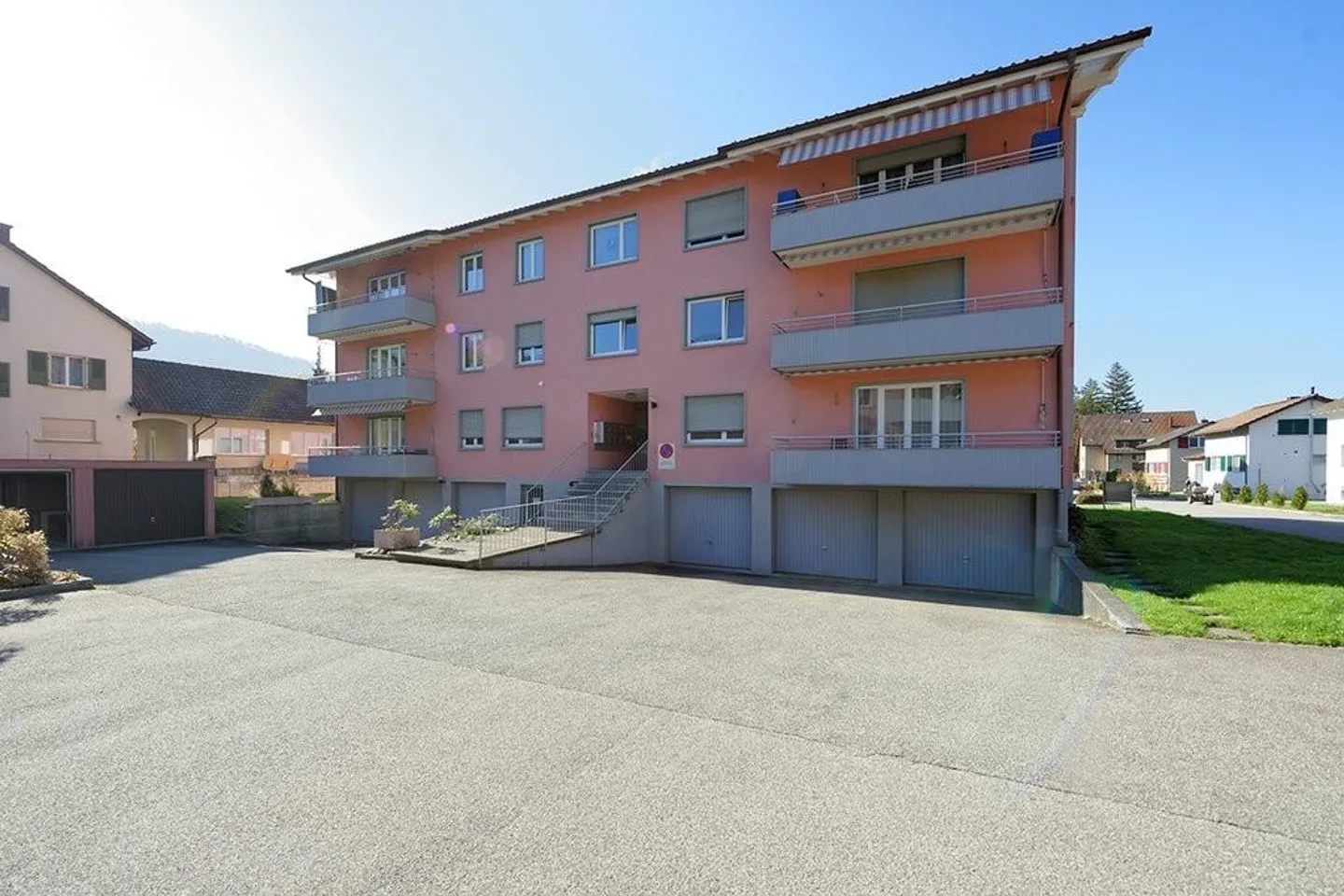 Luminoso appartamento di 3,5 locali in un quartiere tranquillo - Foto 1 di 8