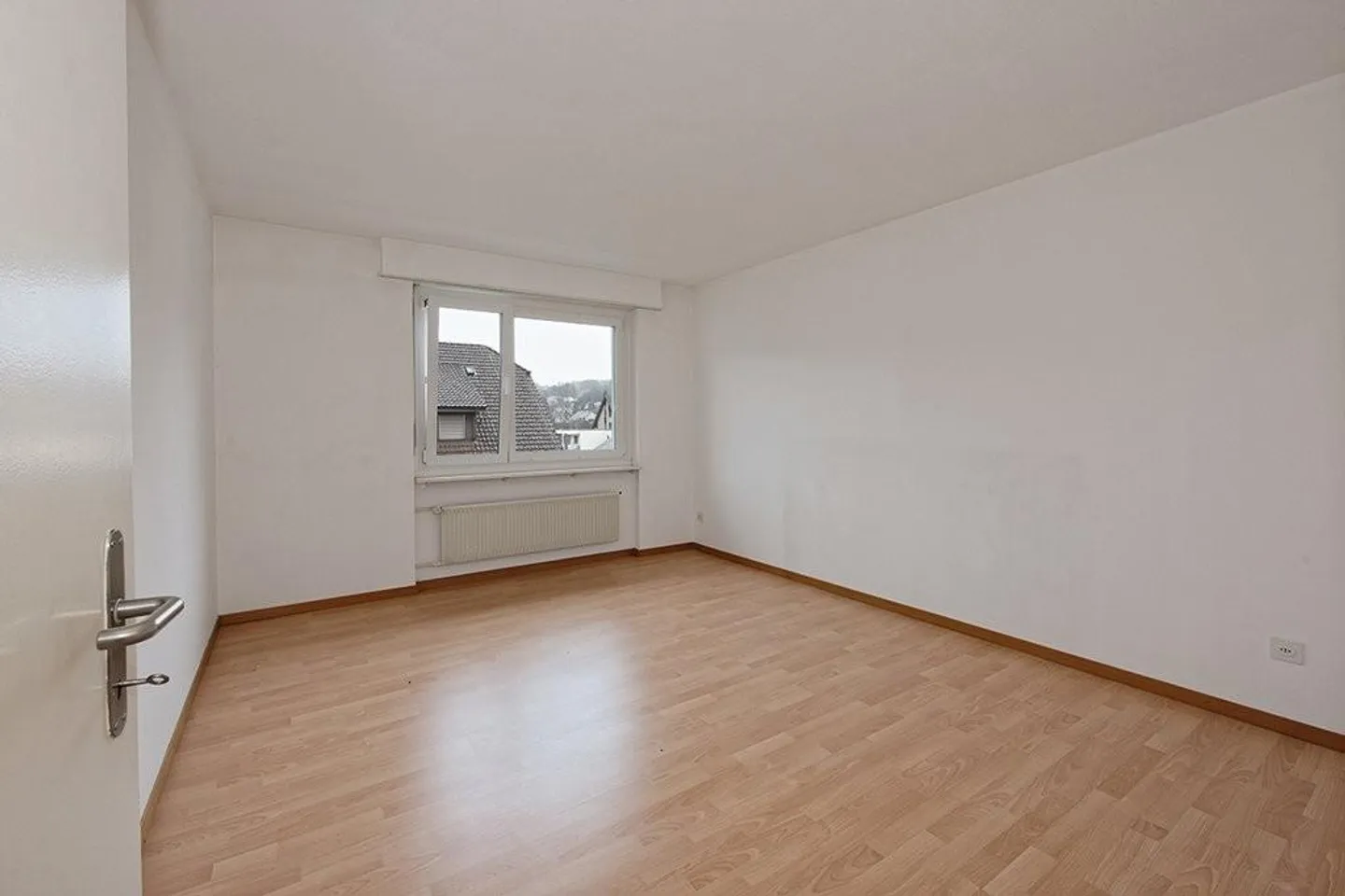 Luminoso appartamento di 3,5 locali in un quartiere tranquillo - Foto 4 di 8