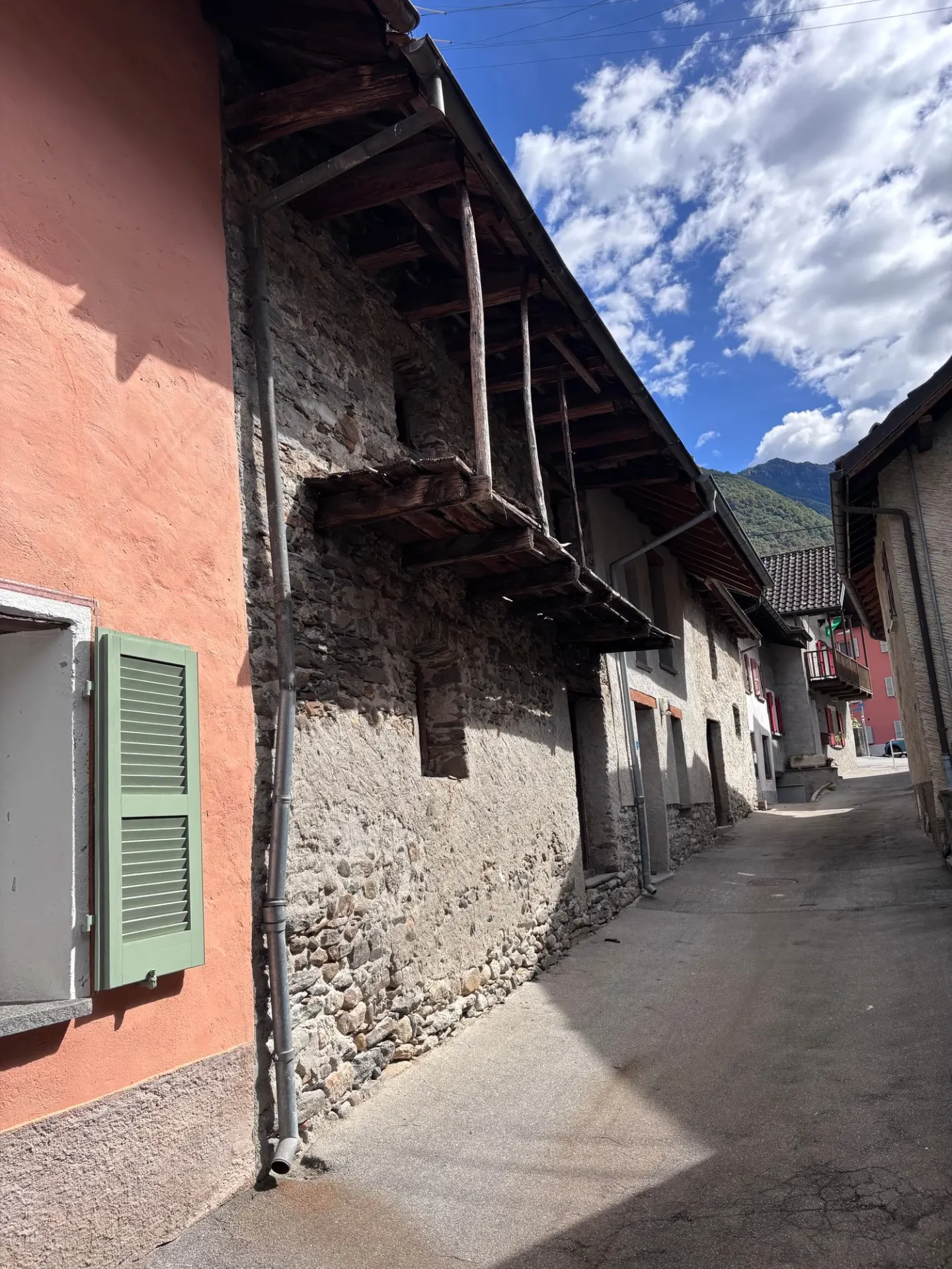 Ancienne étable à rénover avec de grands espaces et un potentiel résidentiel - Photo 4 sur 5