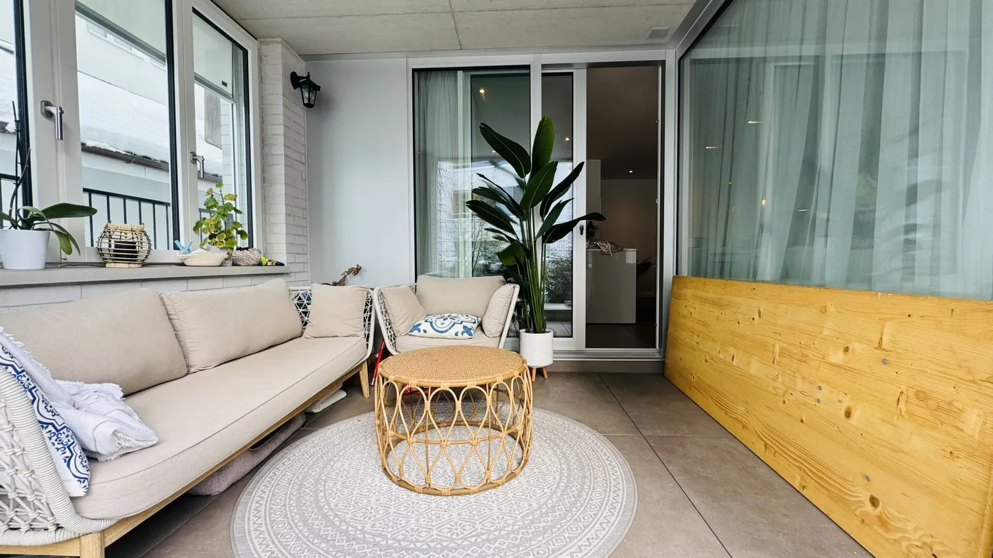 Moderno appartamento giardino 3.5 locali con terrazza, cantina e posto auto in garage in posizione centrale - Foto 3 di 7