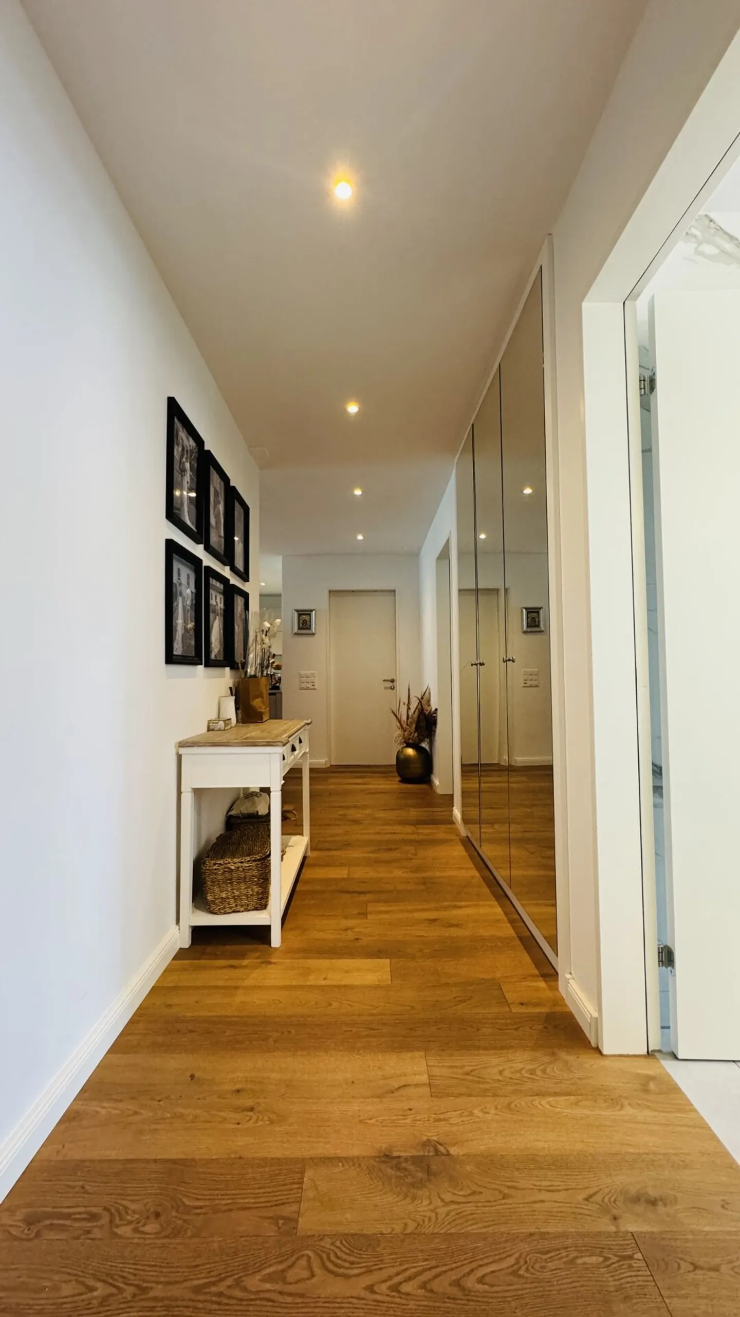 Moderno appartamento giardino 3.5 locali con terrazza, cantina e posto auto in garage in posizione centrale - Foto 4 di 7