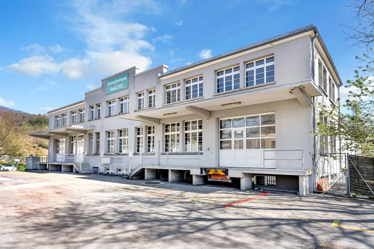 Flexible commercial space with gallery in the Olten industrial area - Photo 1 of 6