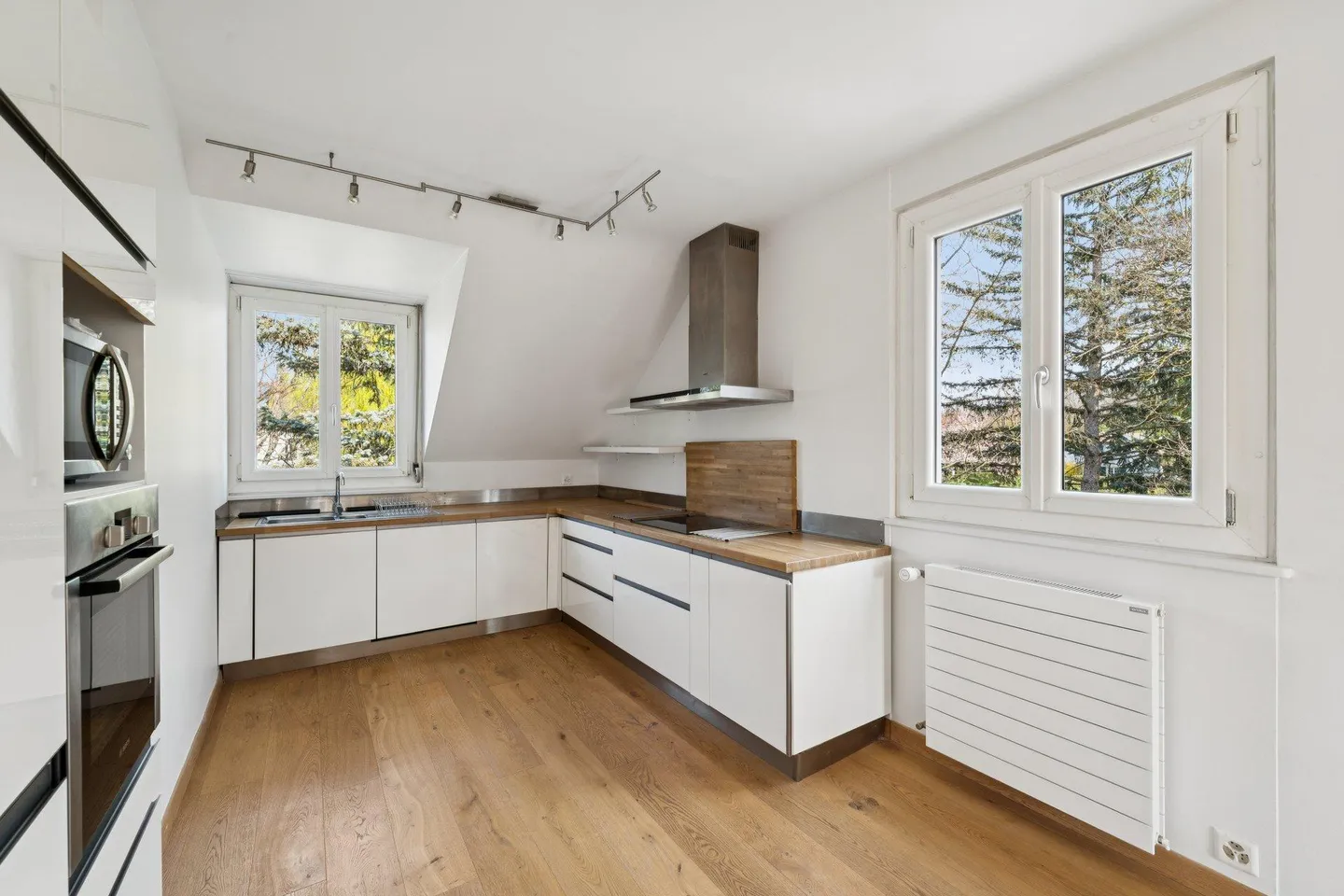 Charming Duplex in Residential Villa - Photo 5 of 13