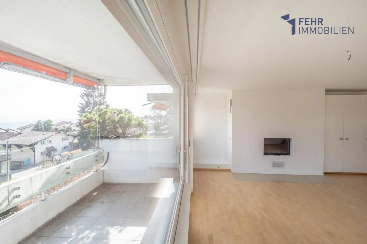 Fehr Real Estate - Scenic, ideally located 5½-room penthouse apartment - Photo 3 of 13