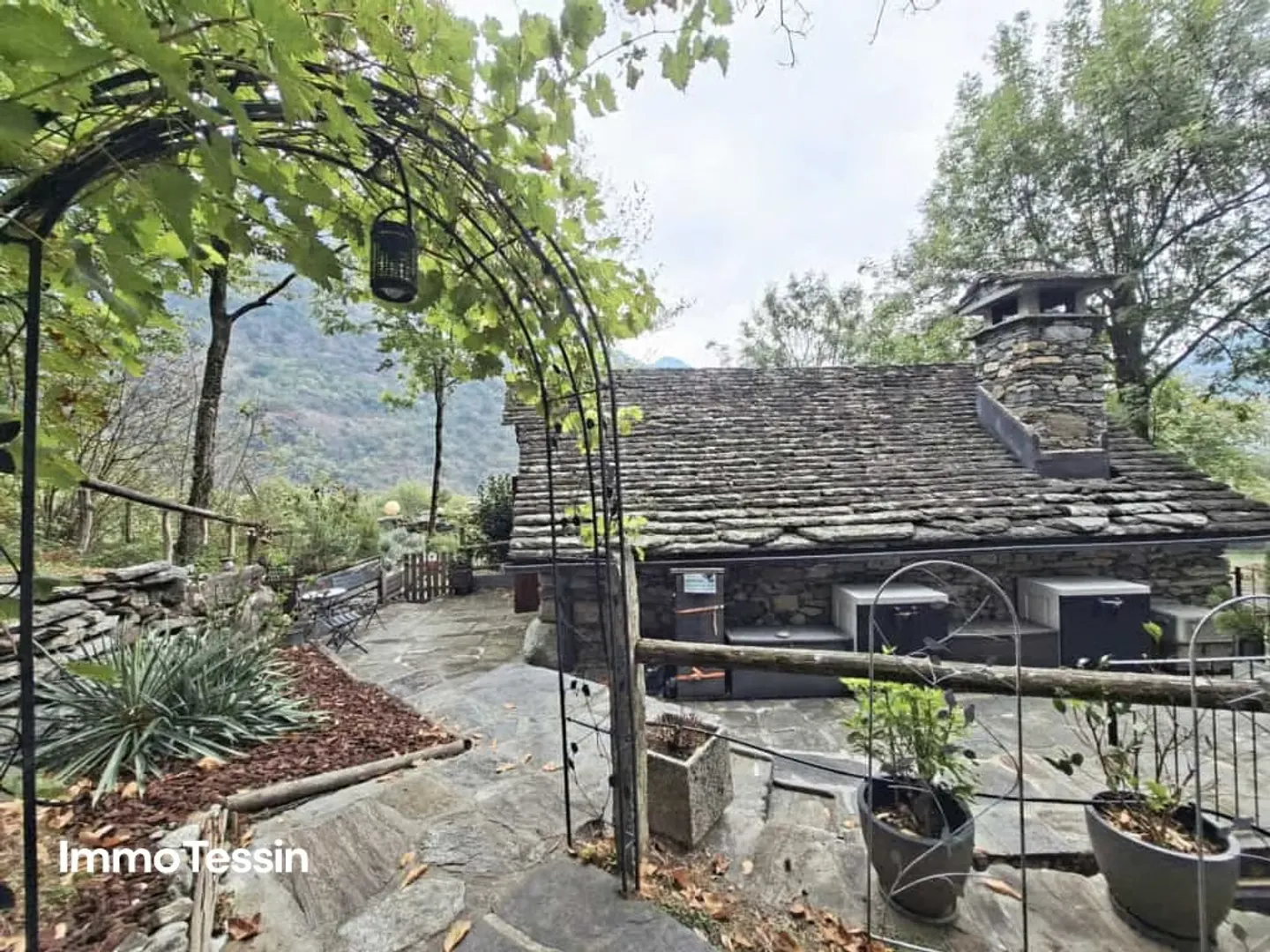 Enchanting Rustico in a unique natural idyll and privacy in the middle of greenery with a huge plot and Topolino - Photo 4 of 13