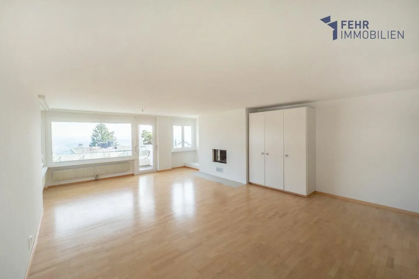 Fehr Real Estate - Scenic, ideally located 5½-room penthouse apartment - Photo 4 of 13