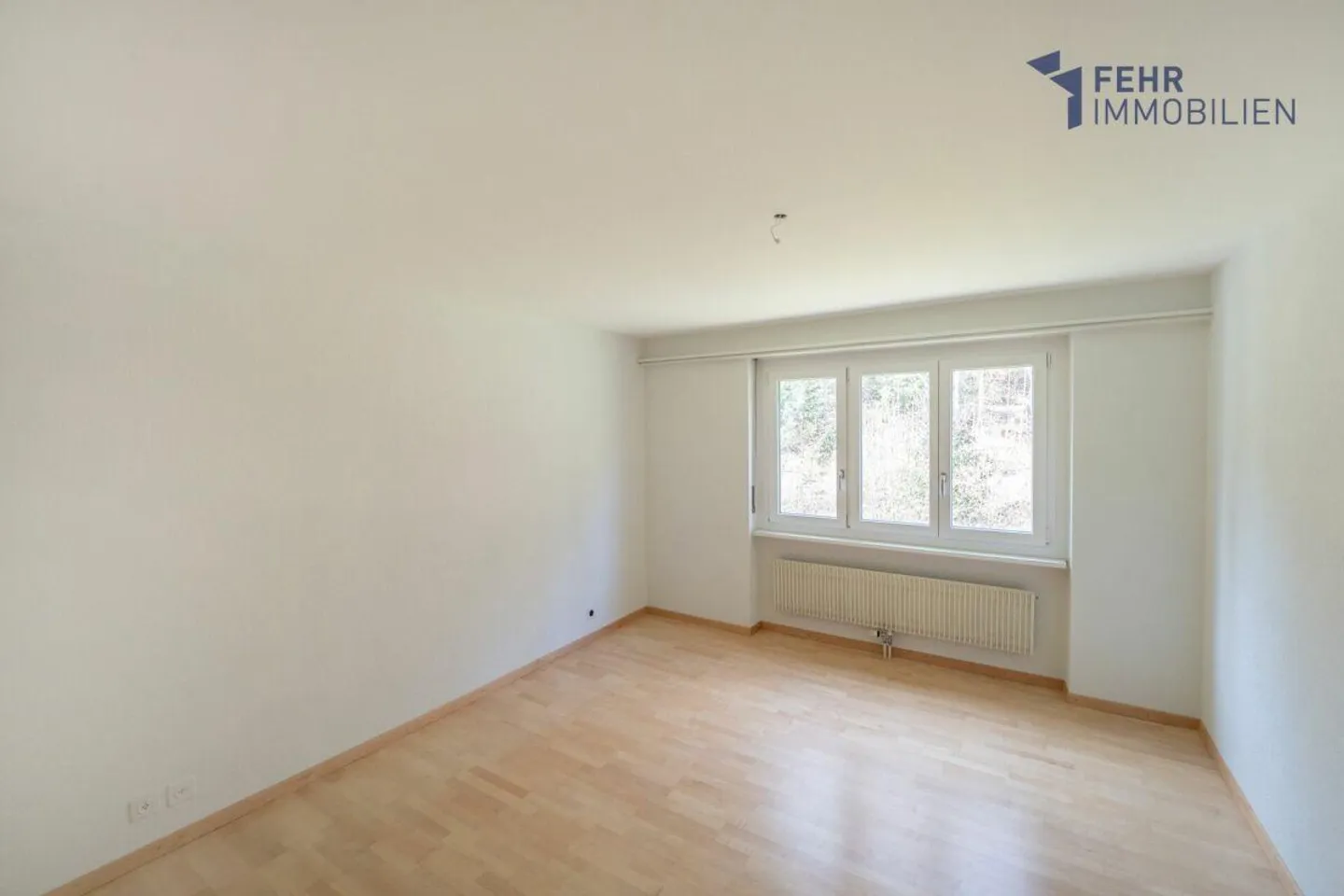 Fehr Real Estate - Scenic, ideally located 5½-room penthouse apartment - Photo 7 of 13