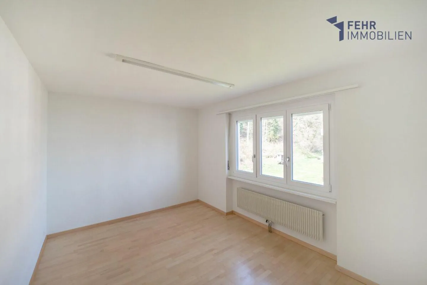 Fehr Real Estate - Scenic, ideally located 5½-room penthouse apartment - Photo 8 of 13