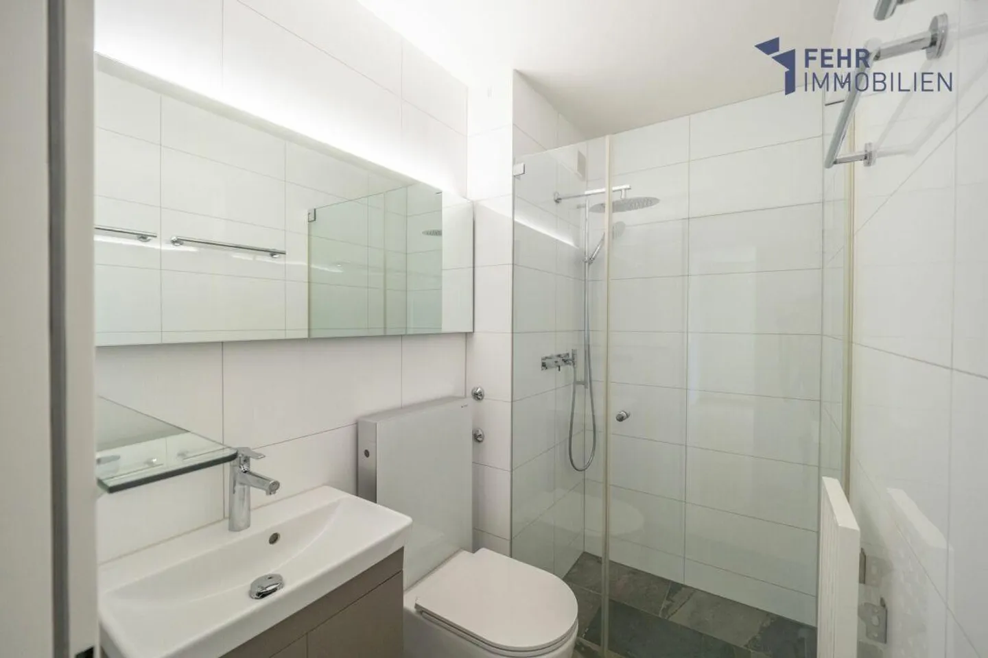 Fehr Real Estate - Scenic, ideally located 5½-room penthouse apartment - Photo 10 of 13