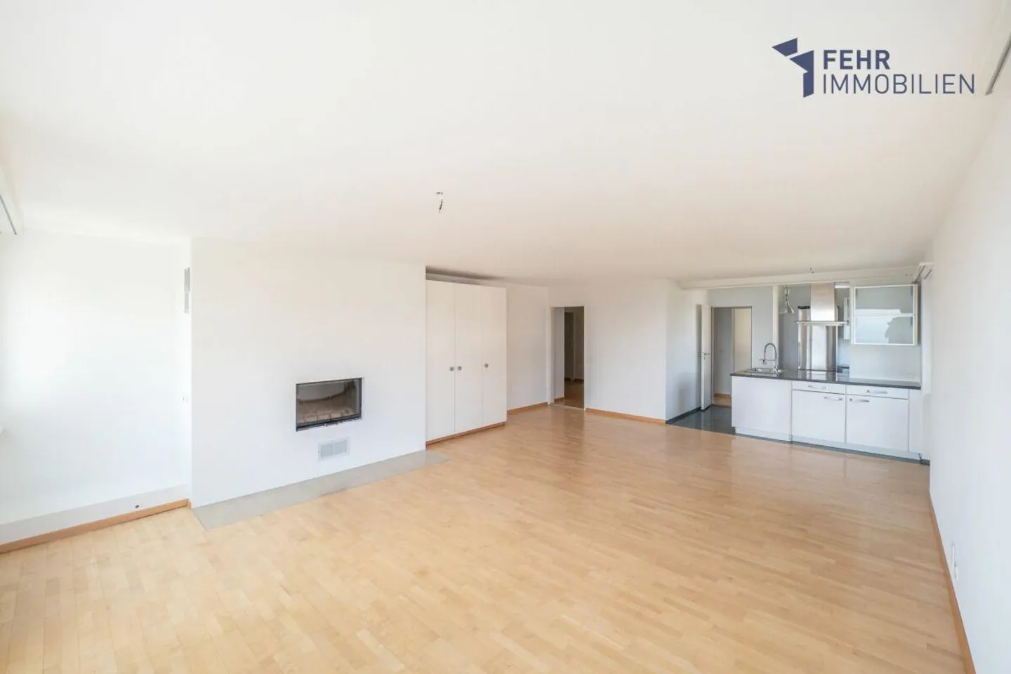 Fehr Real Estate - Scenic, ideally located 5½-room penthouse apartment - Photo 1 of 13