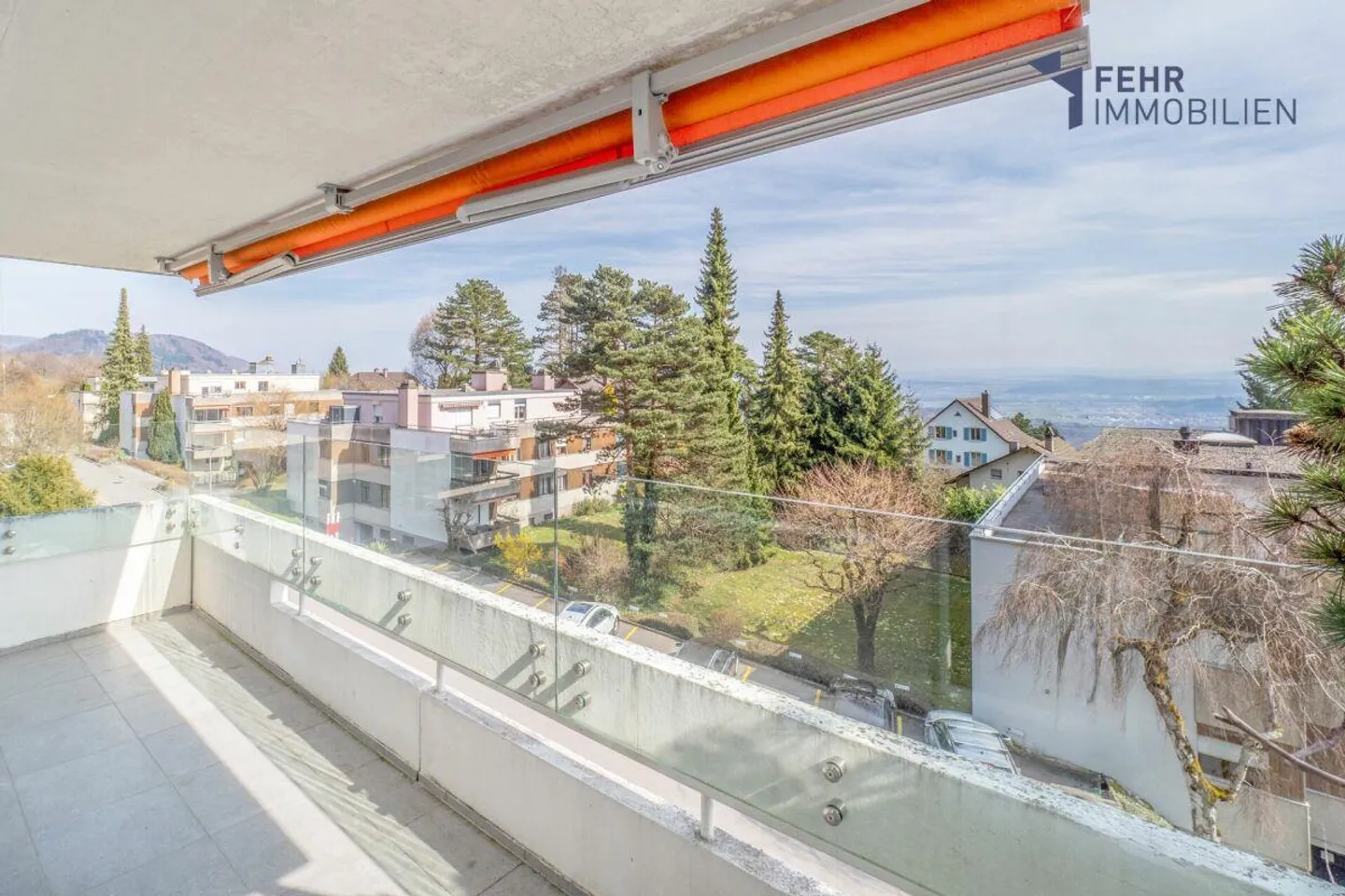 Fehr Real Estate - Scenic, ideally located 5½-room penthouse apartment - Photo 2 of 13