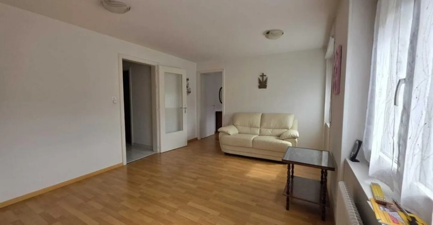 4-Zimmer-Wohnung im 1. Stock mit Aufzug - Foto 1 von 9