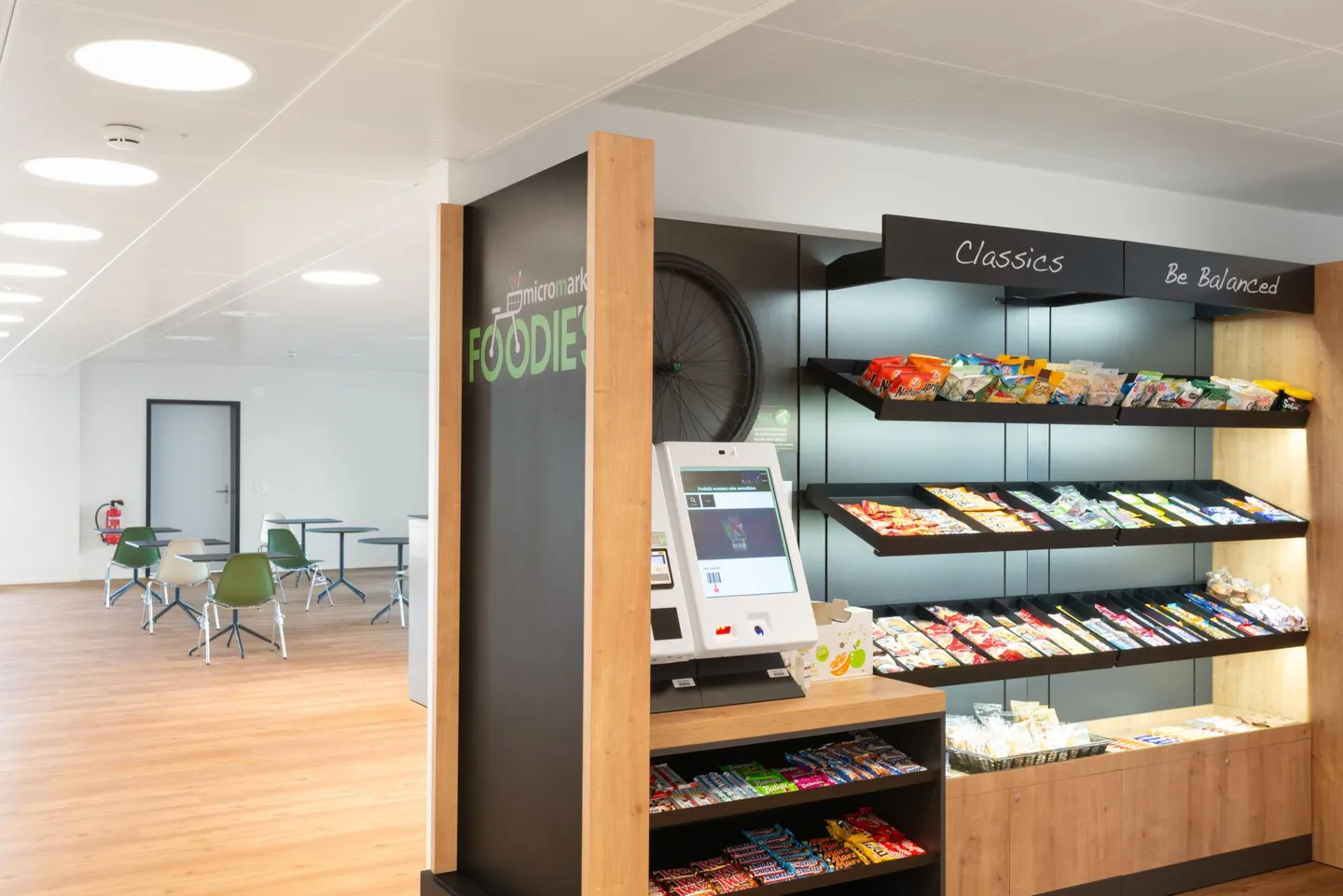 An ideal ground floor location with commercial character - Photo 3 of 9