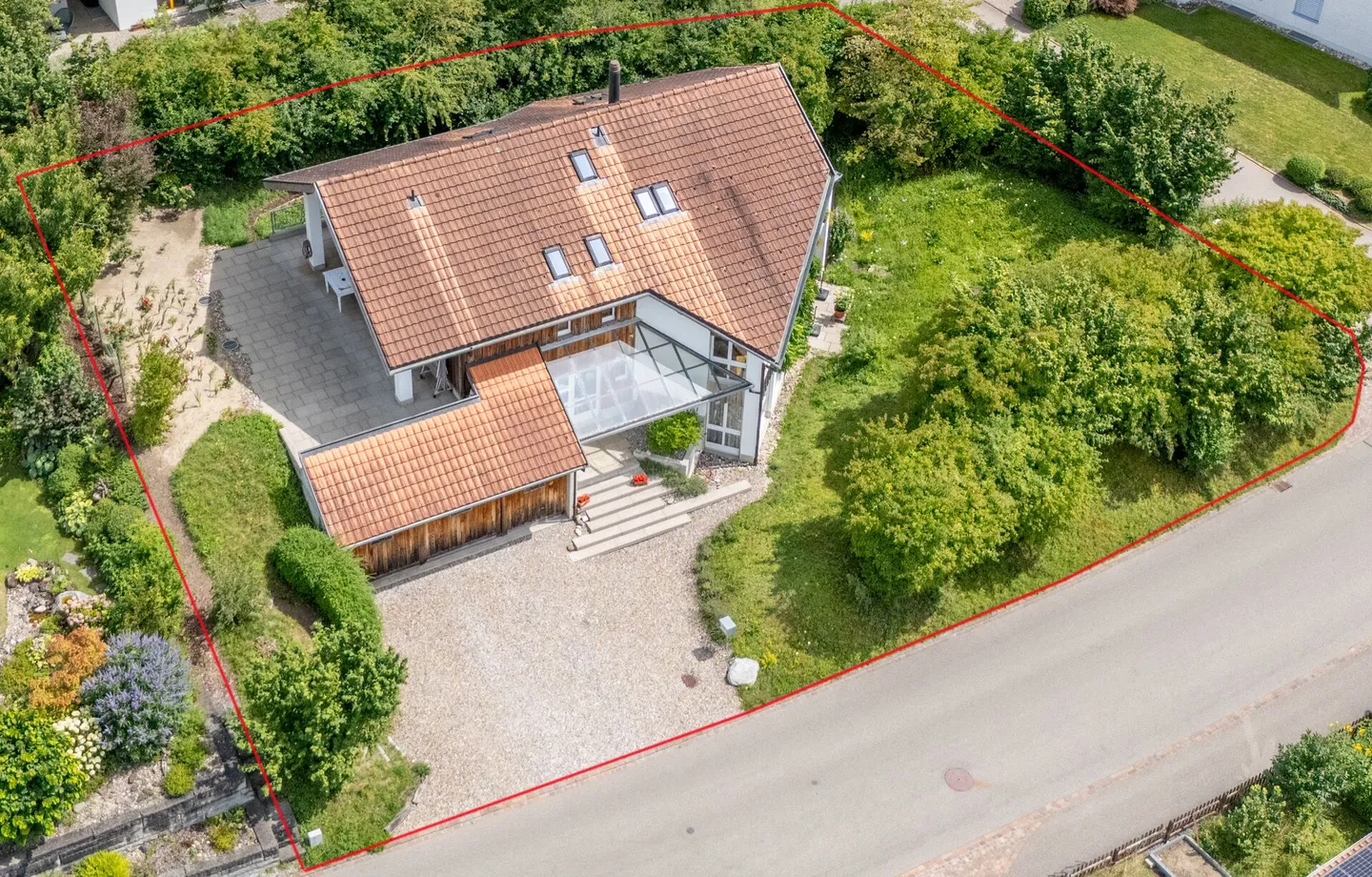 Vivere in modo unico - Ampia casa unifamiliare con 8 stanze e tanto fascino - Foto 2 di 16