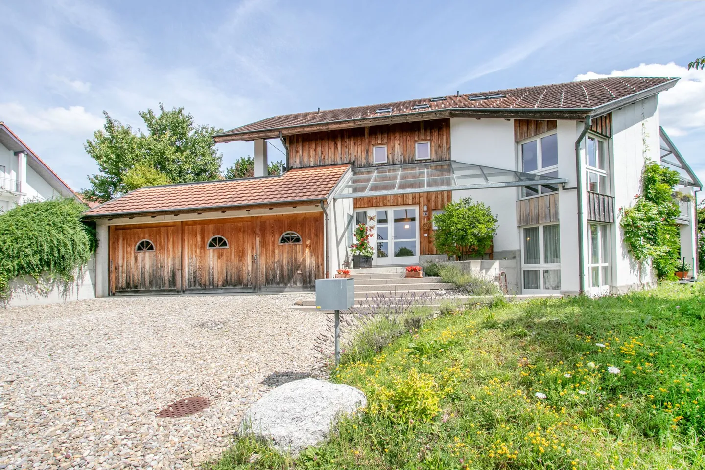 Vivere in modo unico - Ampia casa unifamiliare con 8 stanze e tanto fascino - Foto 3 di 16