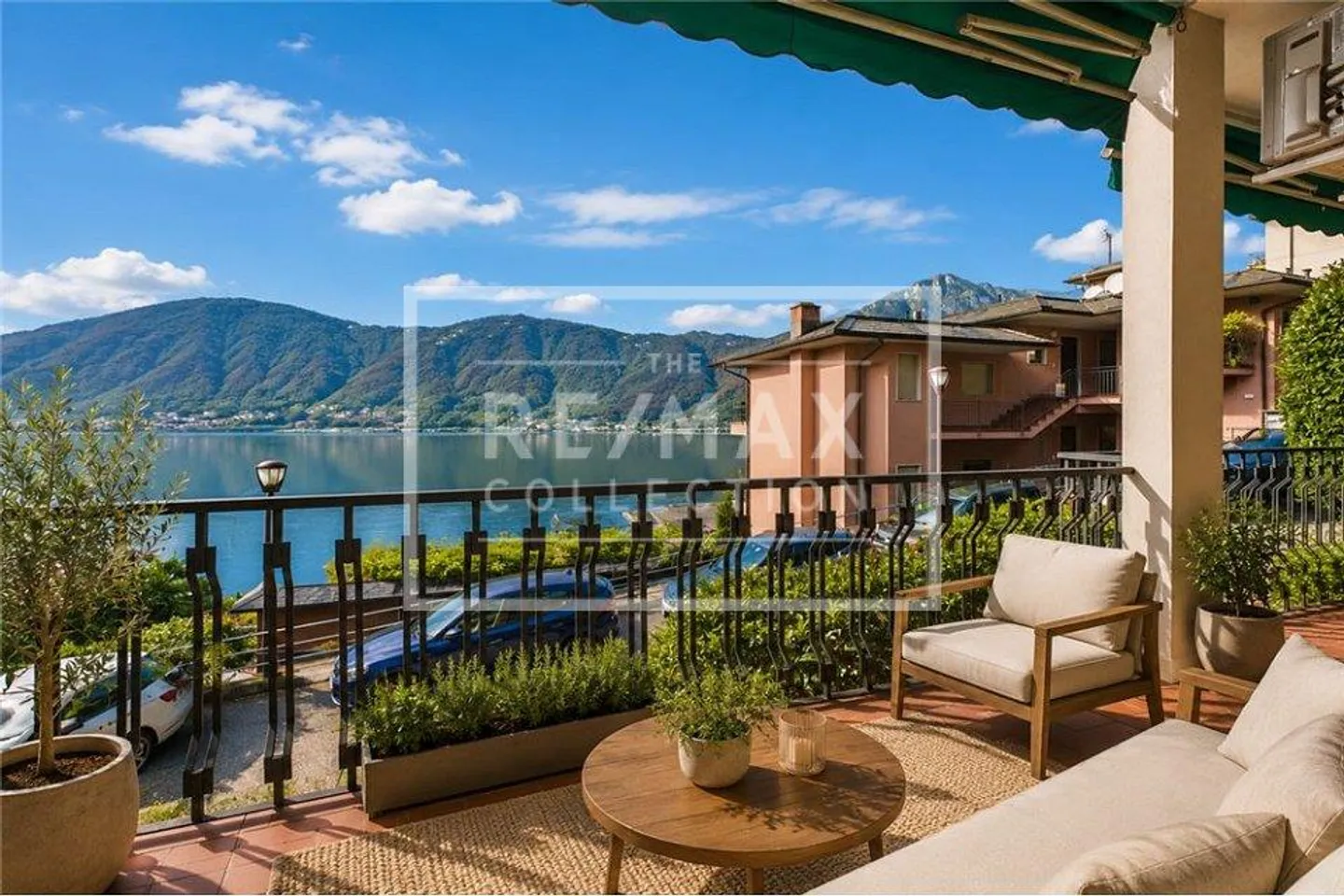 Refined apartment with a magnificent view of Lake Lugano - Photo 3 of 13