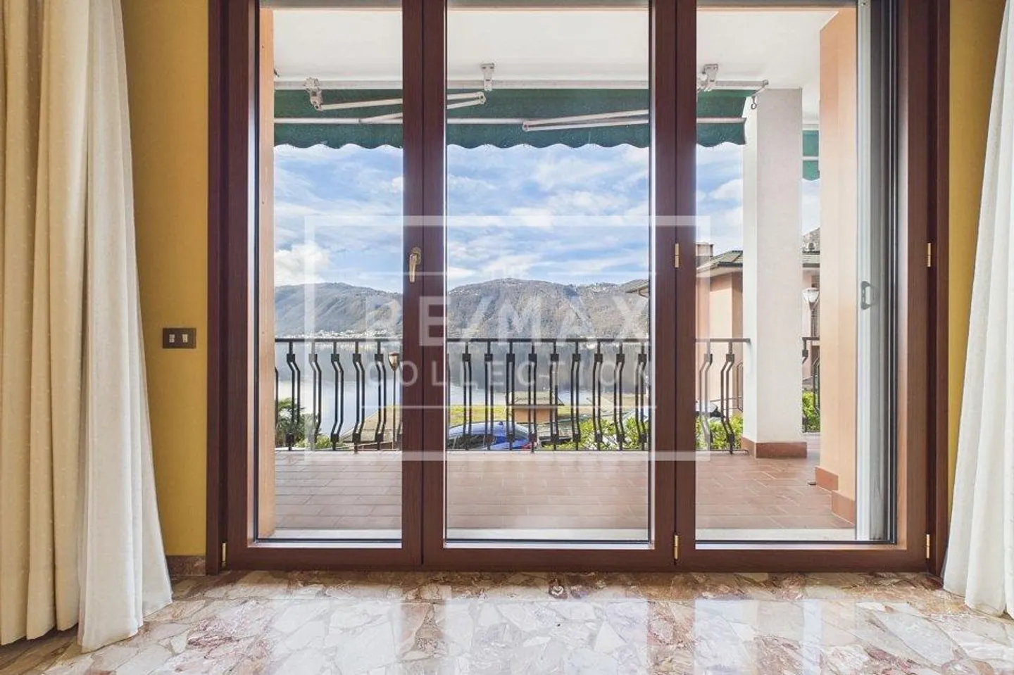 Refined apartment with a magnificent view of Lake Lugano - Photo 5 of 13
