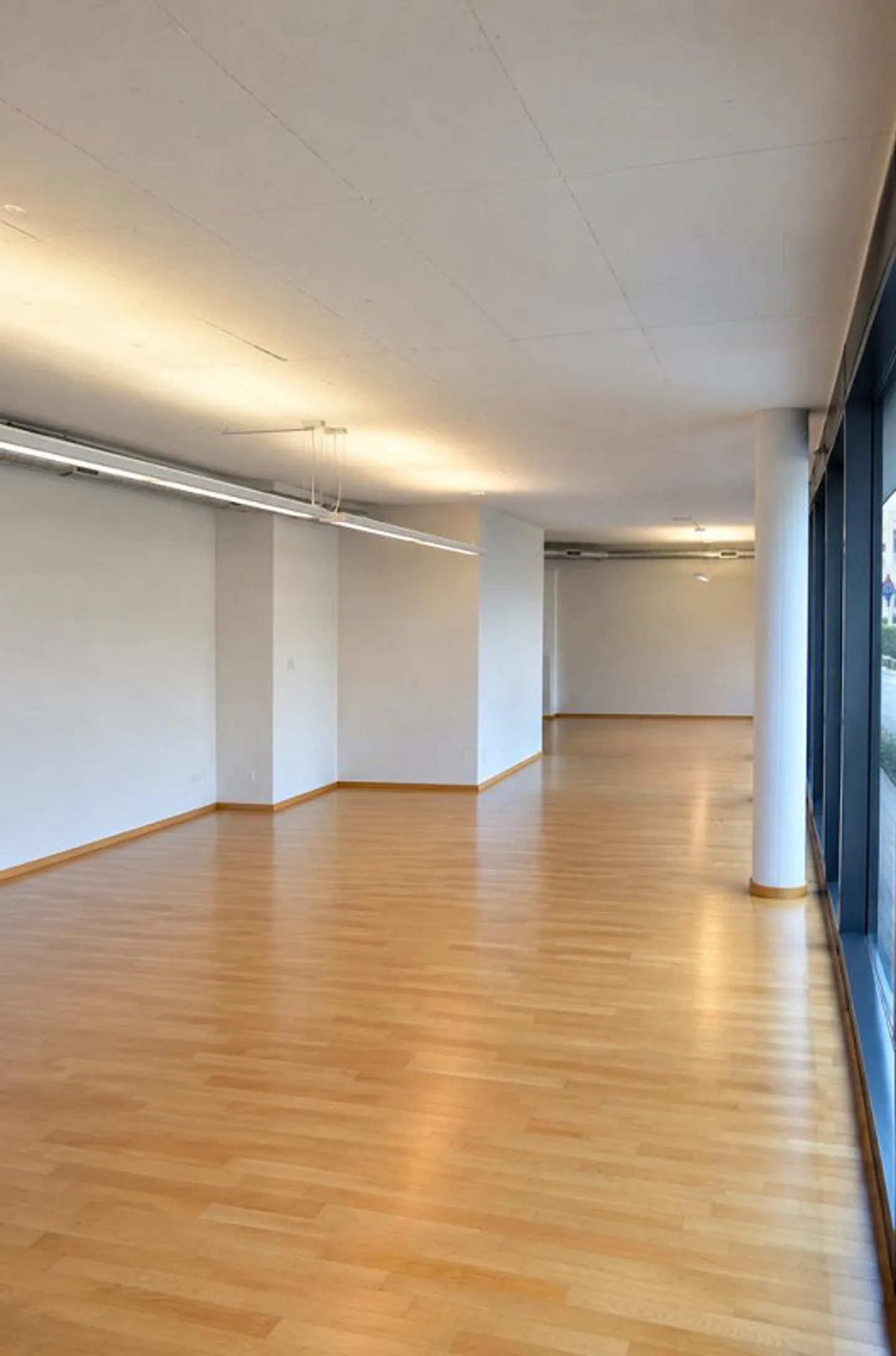 Versatile commercial space individually or with expansion option - Photo 3 of 6