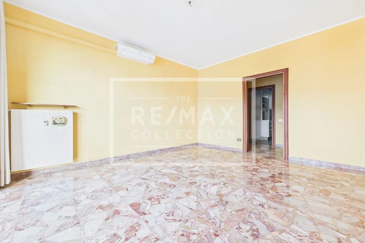 Refined apartment with a magnificent view of Lake Lugano - Photo 7 of 13