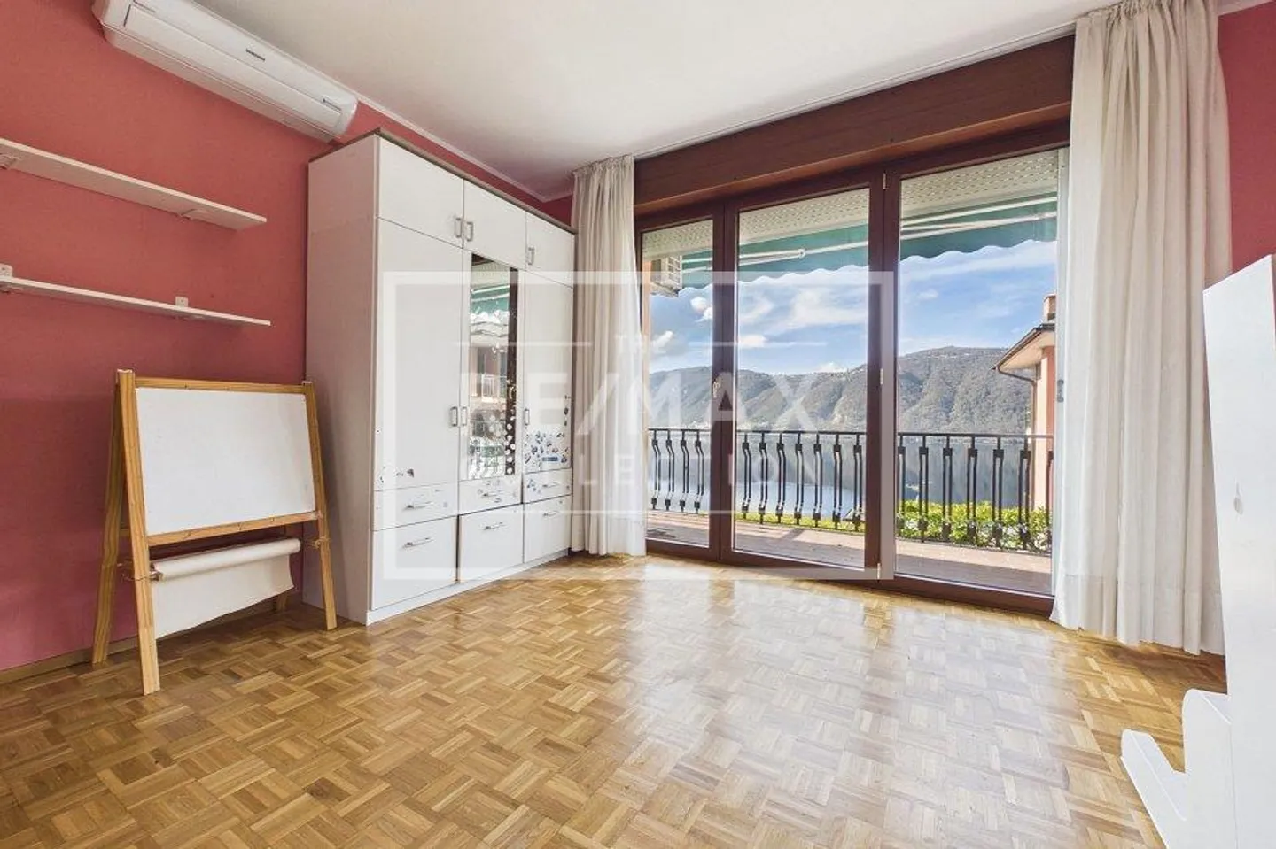 Refined apartment with a magnificent view of Lake Lugano - Photo 10 of 13