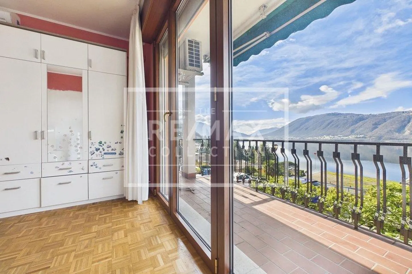 Refined apartment with a magnificent view of Lake Lugano - Photo 12 of 13