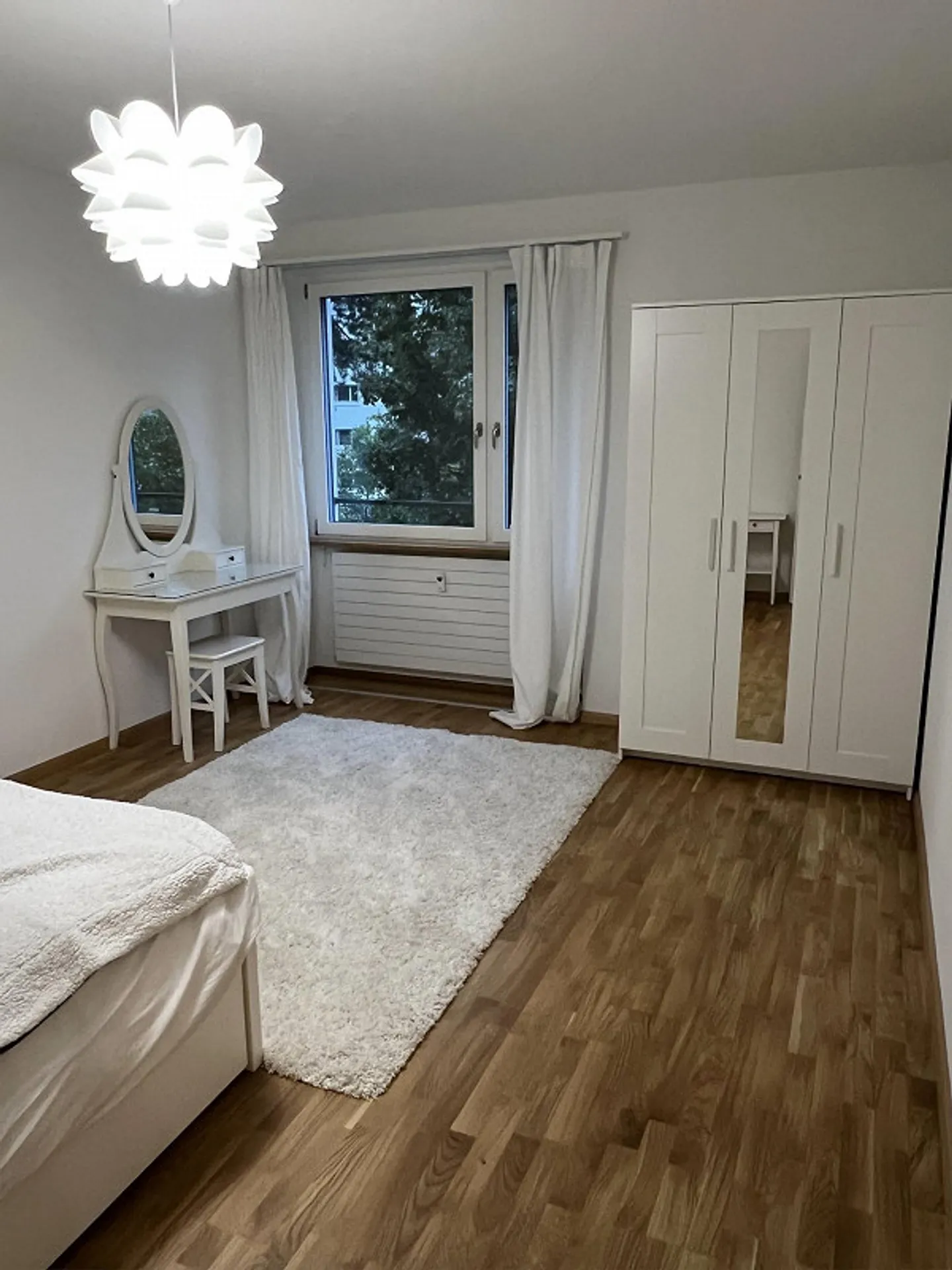 Mitbewohnerin per sofort gesucht – Helles, möbliertes Zimmer - Foto 1 von 5