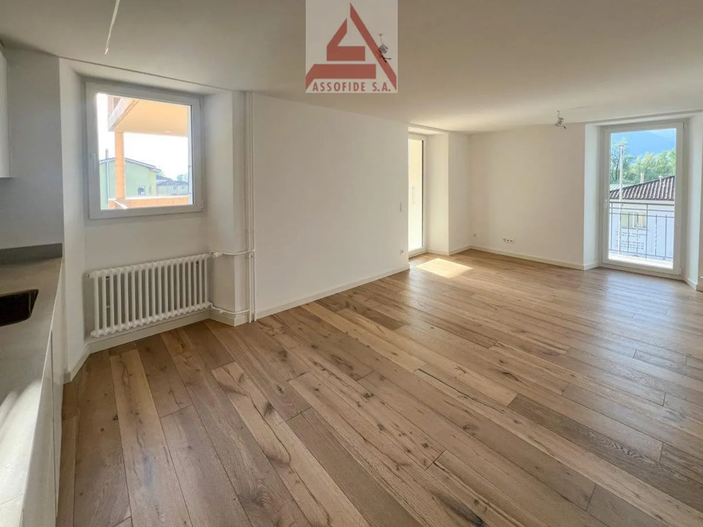 Geräumige 3.5 - Zimmerwohnung / Spazioso appartamento di 3.5 locali - Foto 2 von 4