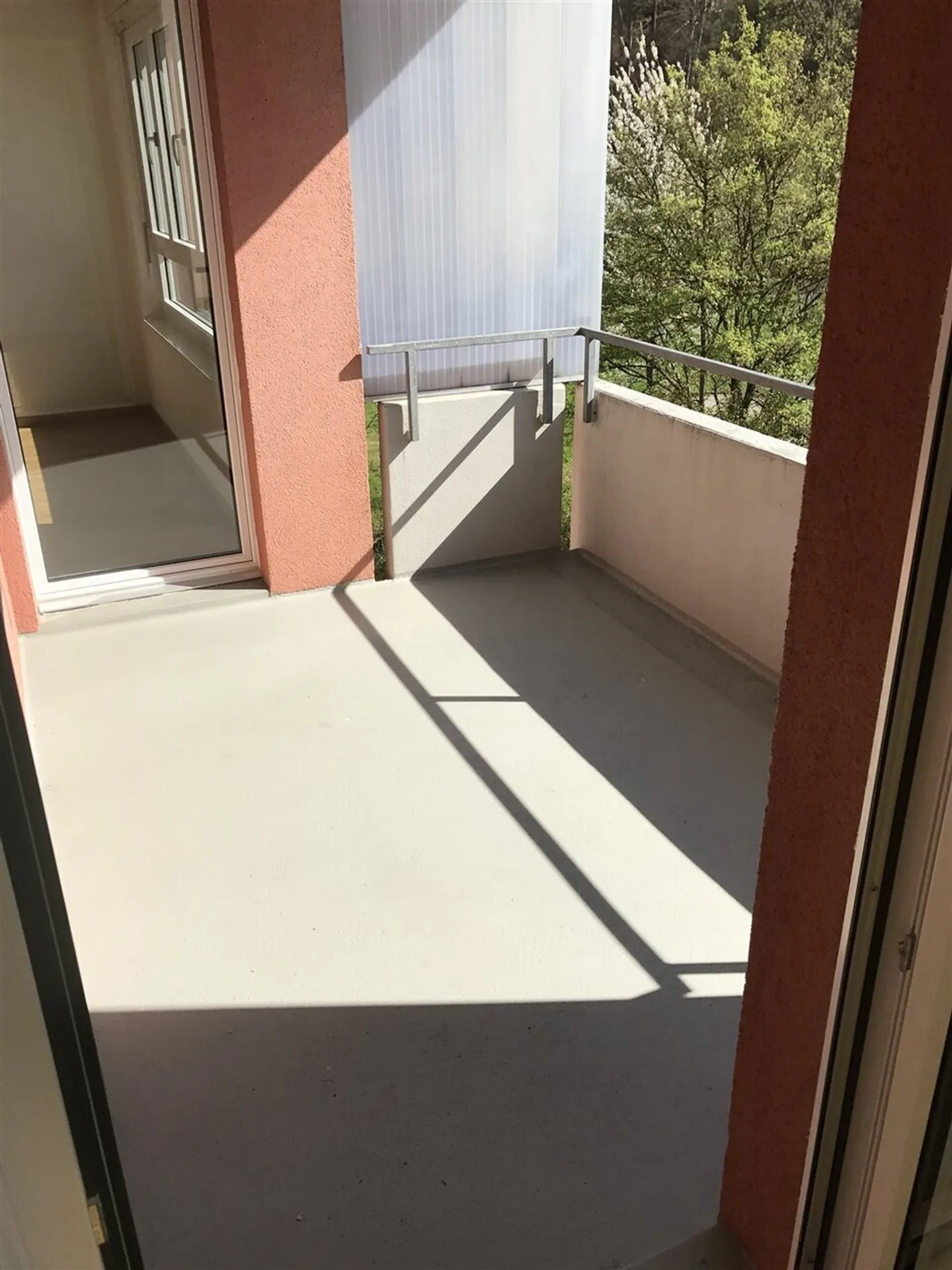 Spacious Apartment with Balcony - Photo 7 of 7