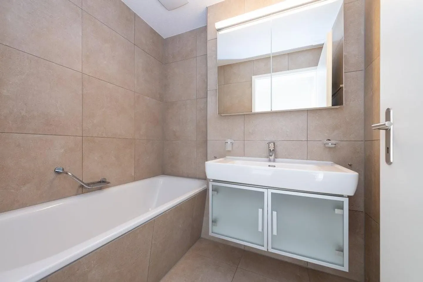 Appartement lumineux avec balcon et vue panoramique sur l'Aare - Photo 5 sur 10