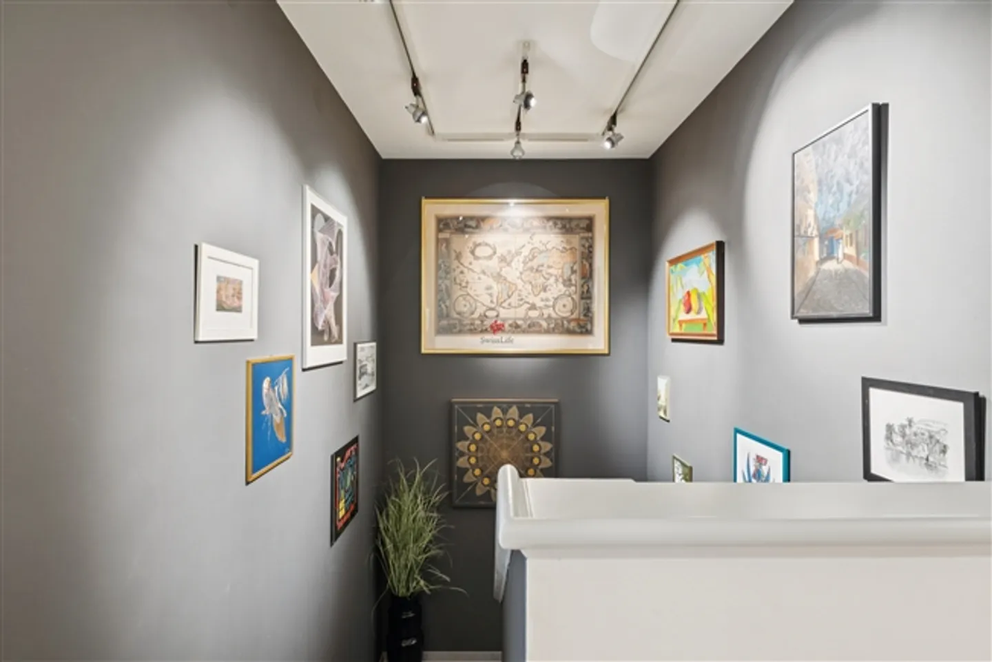 Terrace House with Privacy & Wellness - Photo 12 of 17