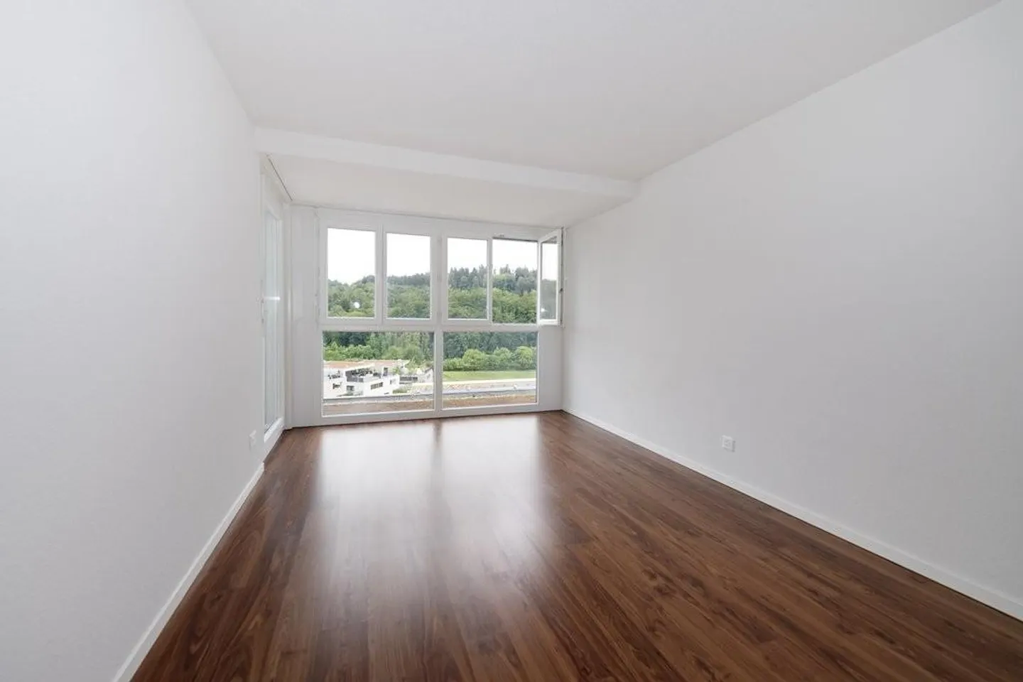 Appartement lumineux avec balcon et vue panoramique sur l'Aare - Photo 3 sur 10
