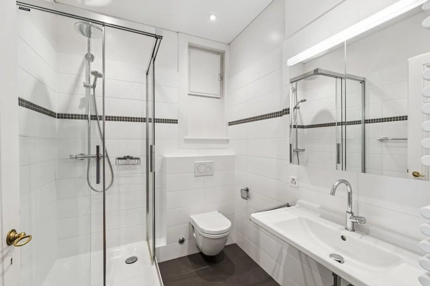 Splendid 8-room apartment near the Russian church - Photo 8 of 10