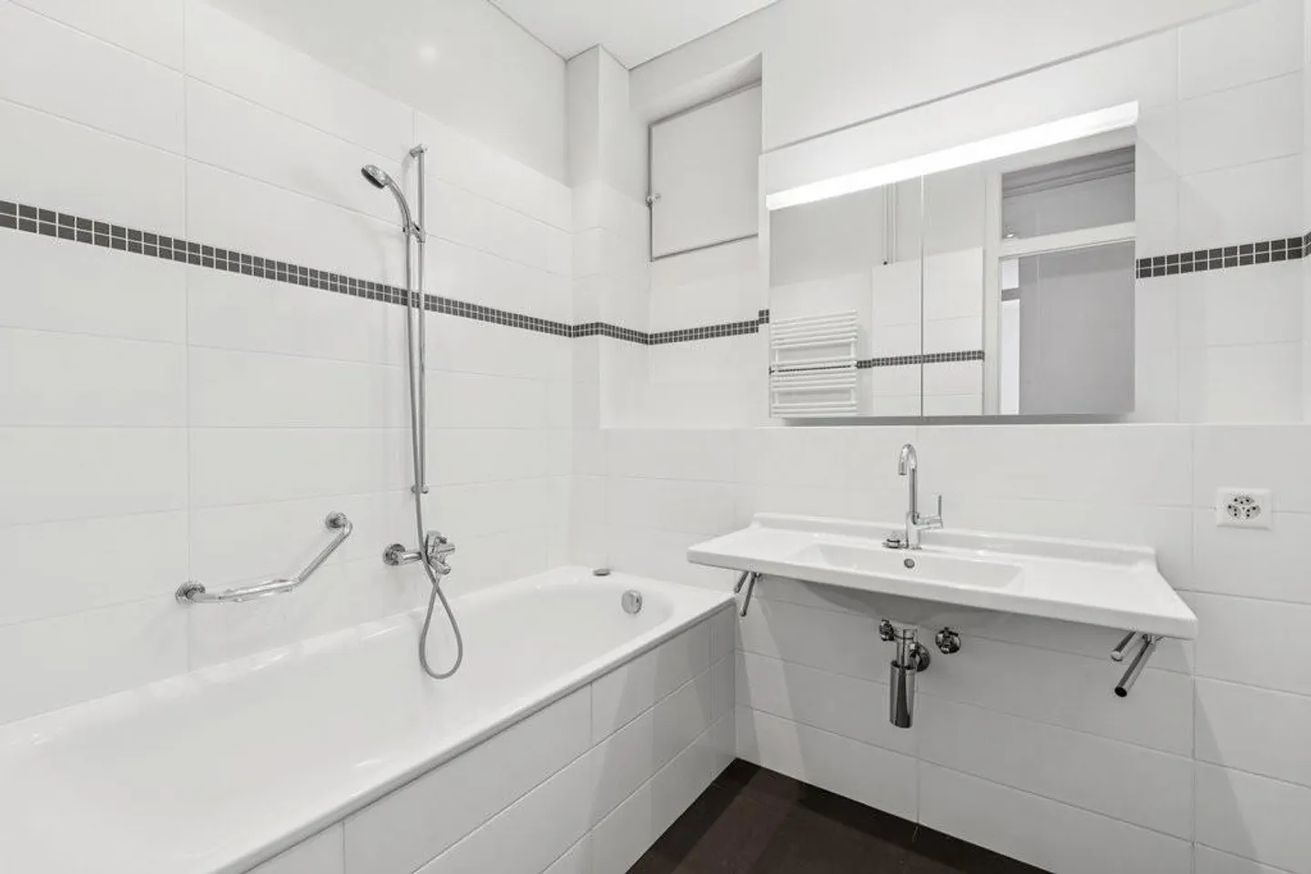 Splendid 8-room apartment near the Russian church - Photo 9 of 10