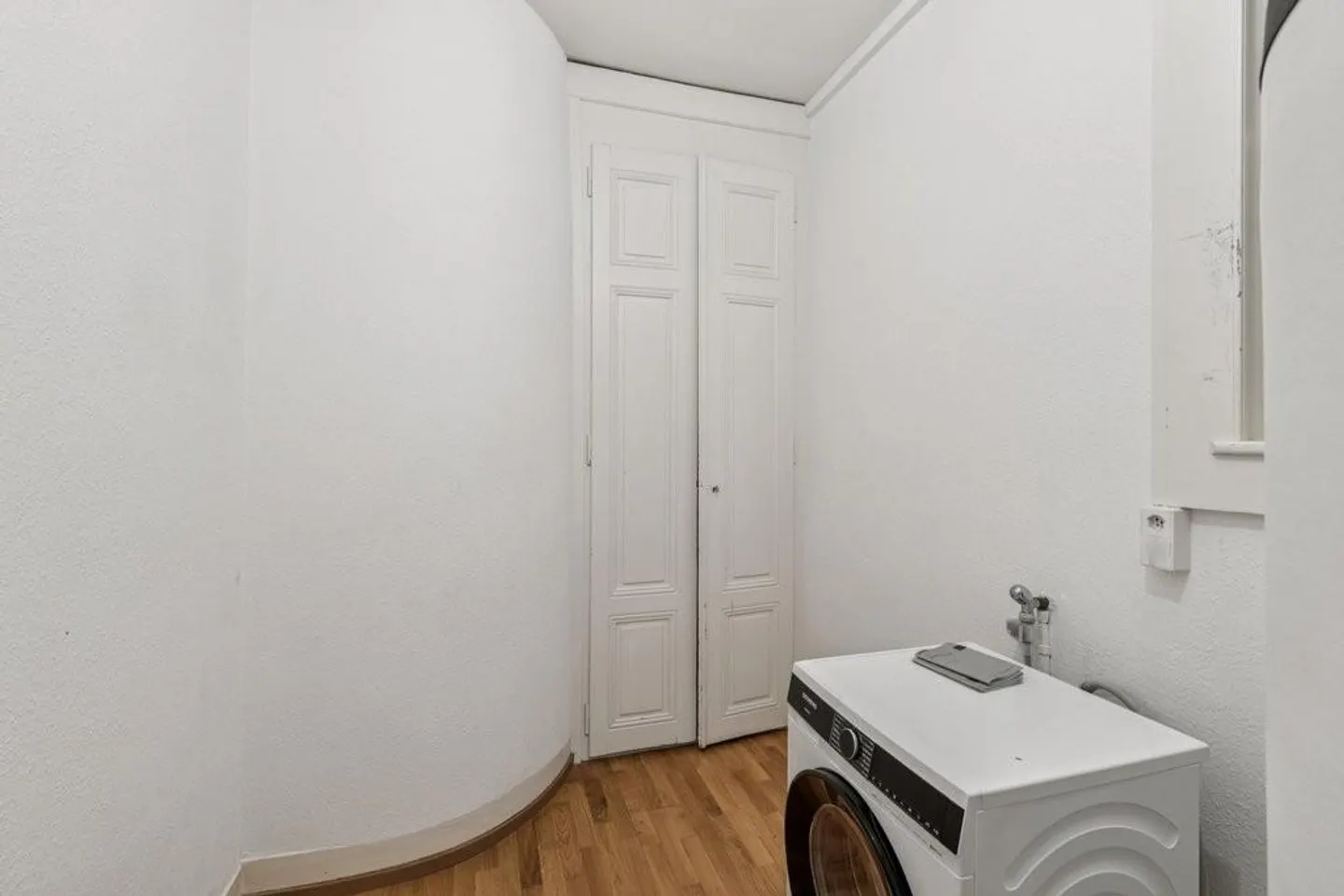 Splendid 8-room apartment near the Russian church - Photo 10 of 10