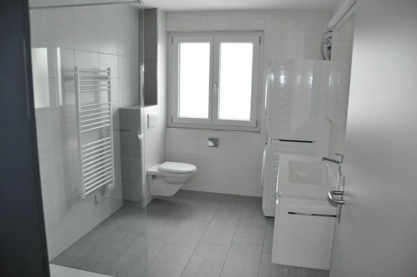 MODERN, CENTRAL AND WITH A LARGE BALCONY - Photo 3 of 5