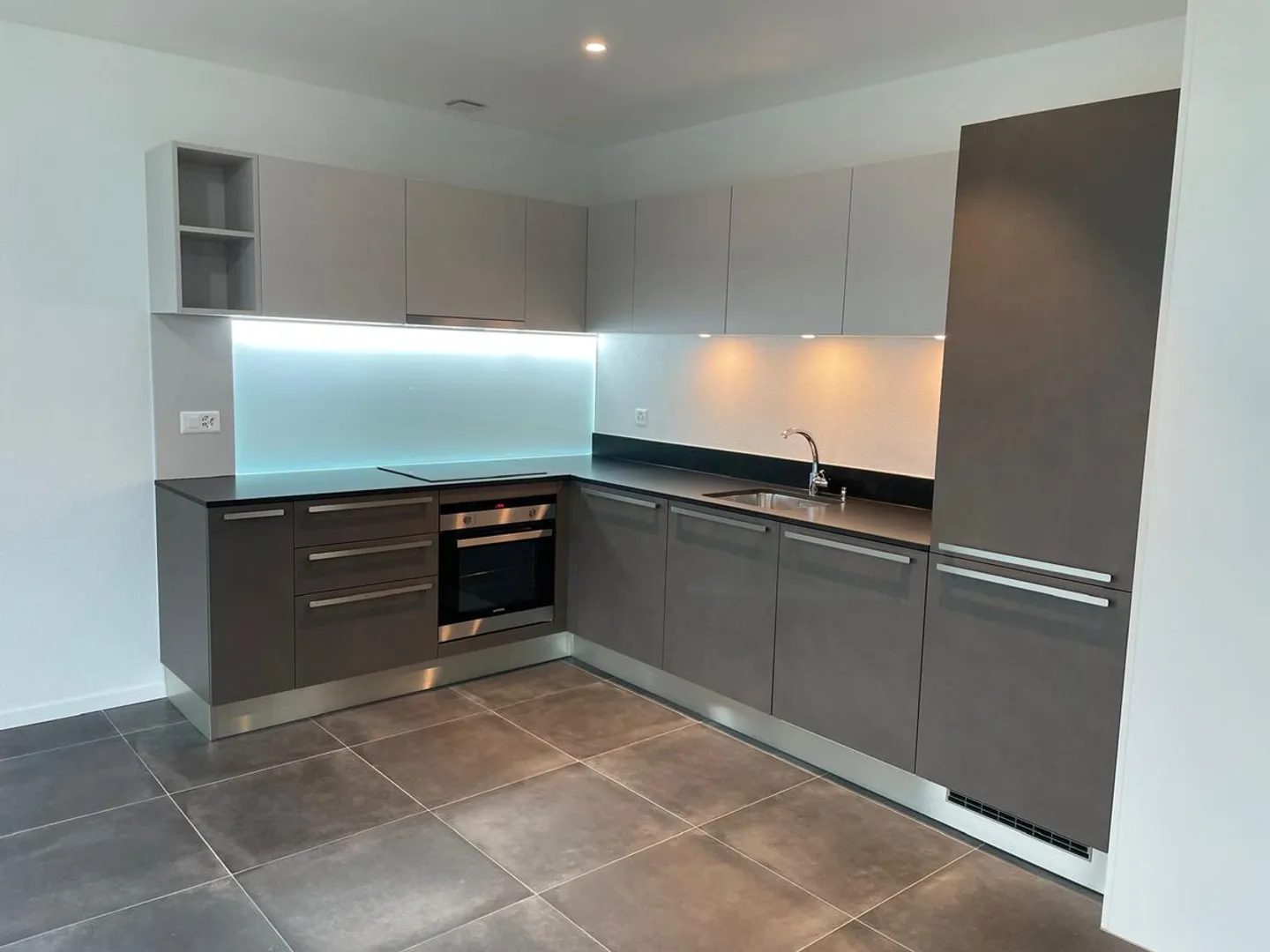 Di fronte alla futura manifattura Rolex - Foto 3 di 4