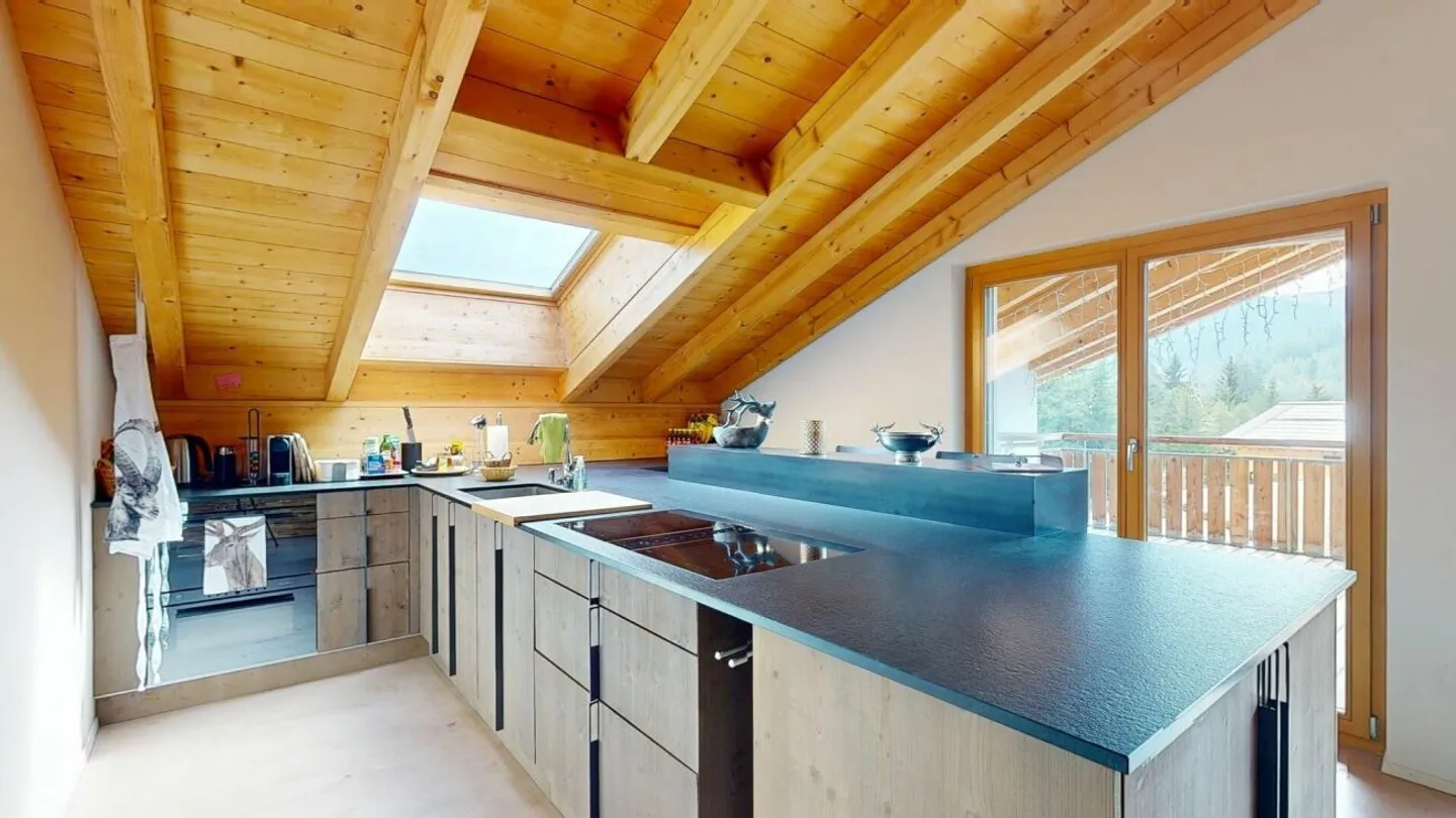 Sun-drenched 3.5 room penthouse - Photo 2 of 9