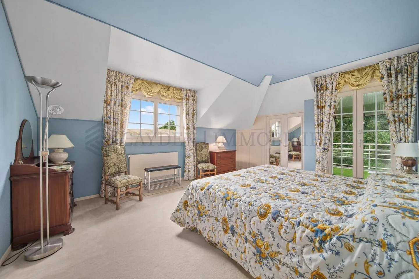 Wunderschöne 4-Zimmer-Villa mit Pool und Seeblick - Foto 3 von 4