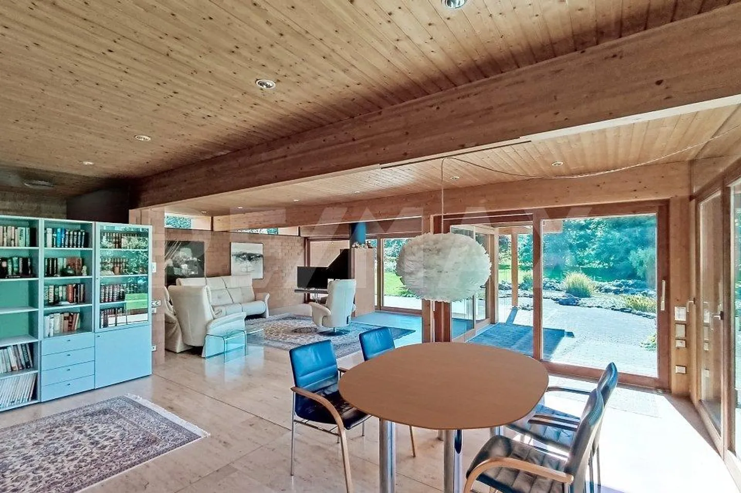 Einfamilienhaus im Bungalow-Stil mit Wellness-Oase und grossem Garten - Foto 6 von 13