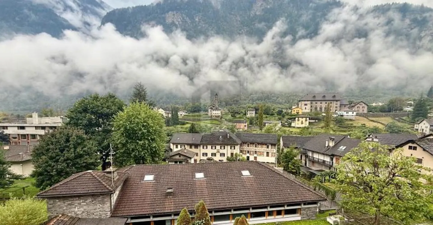 GERÄUMIG MIT BLICK - Foto 1 von 5